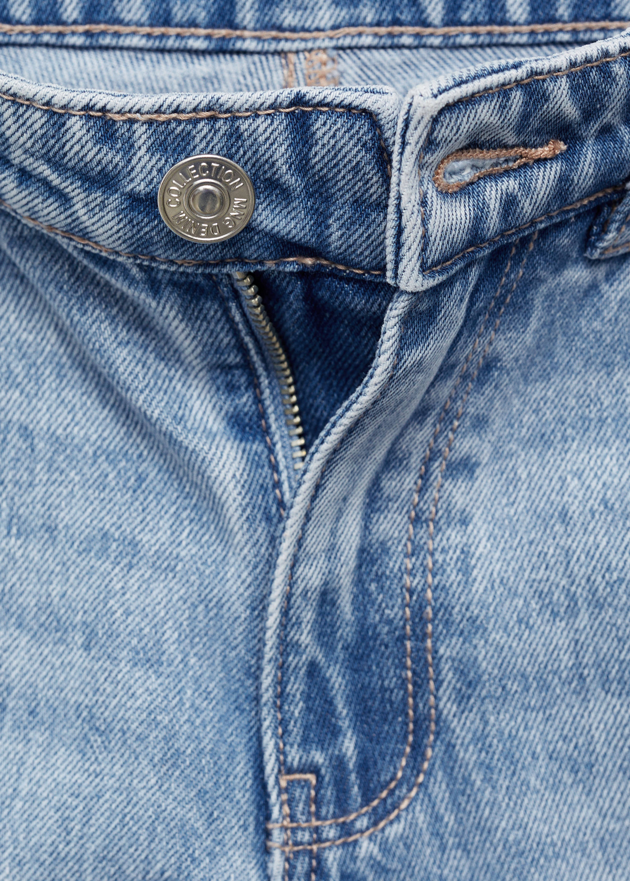 Gerade Jeans mit mittelhohem Bund und Rissen - Detail des Artikels 8