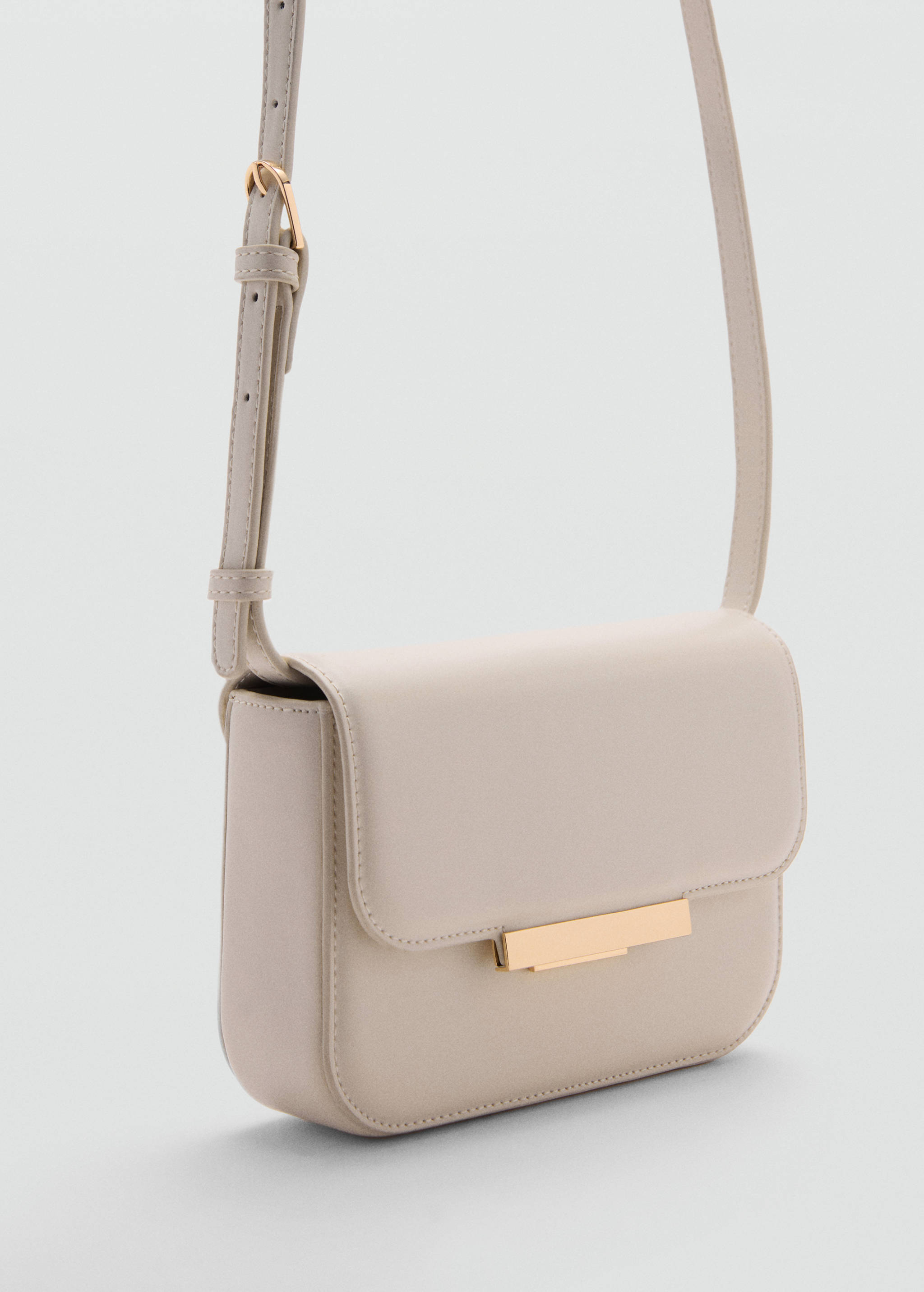 Bolso bandolera solapa - Plano medio