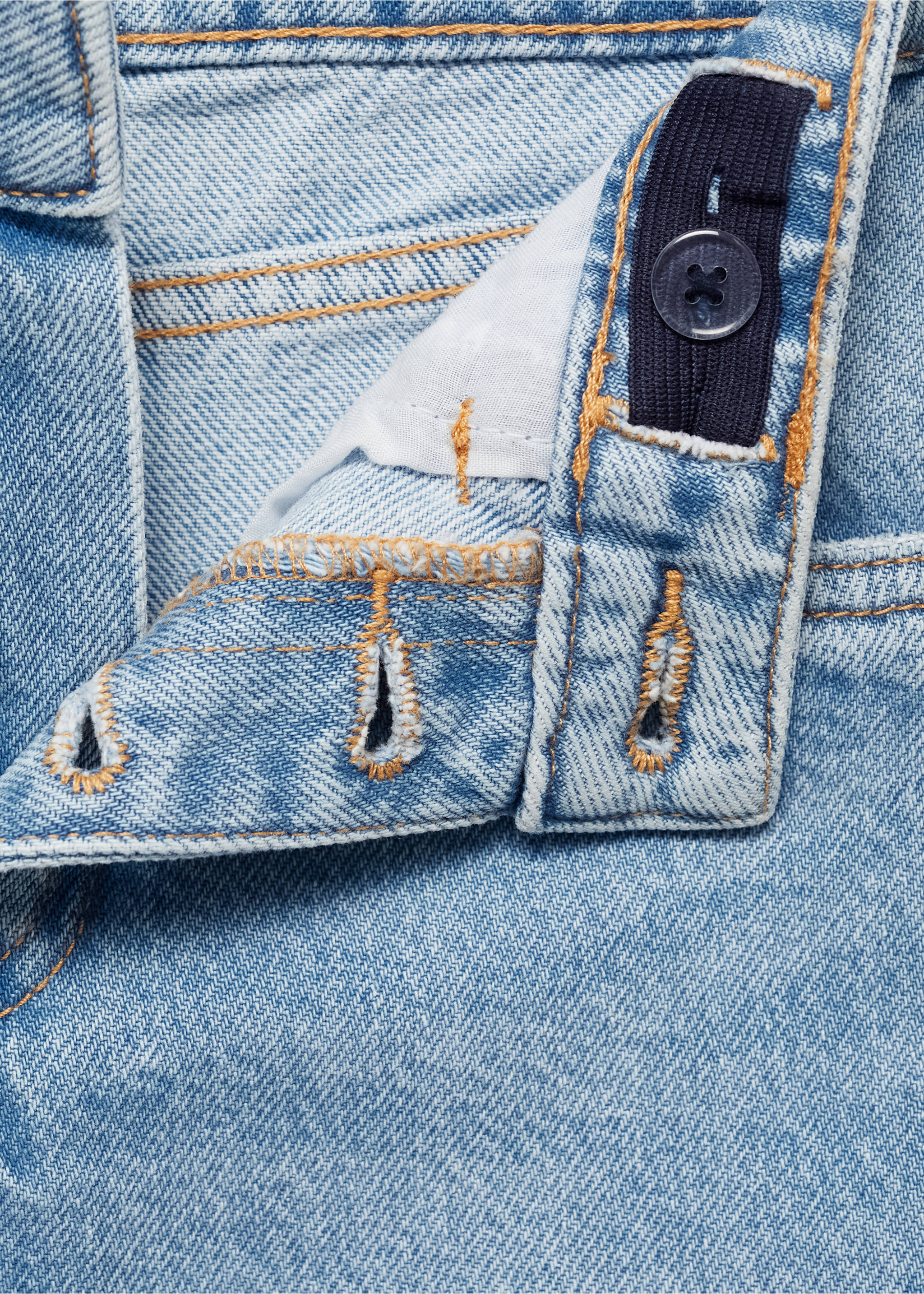 Mom-fit jeans - Details of the article 8, Medium Blue. Ref: 77003275-00.