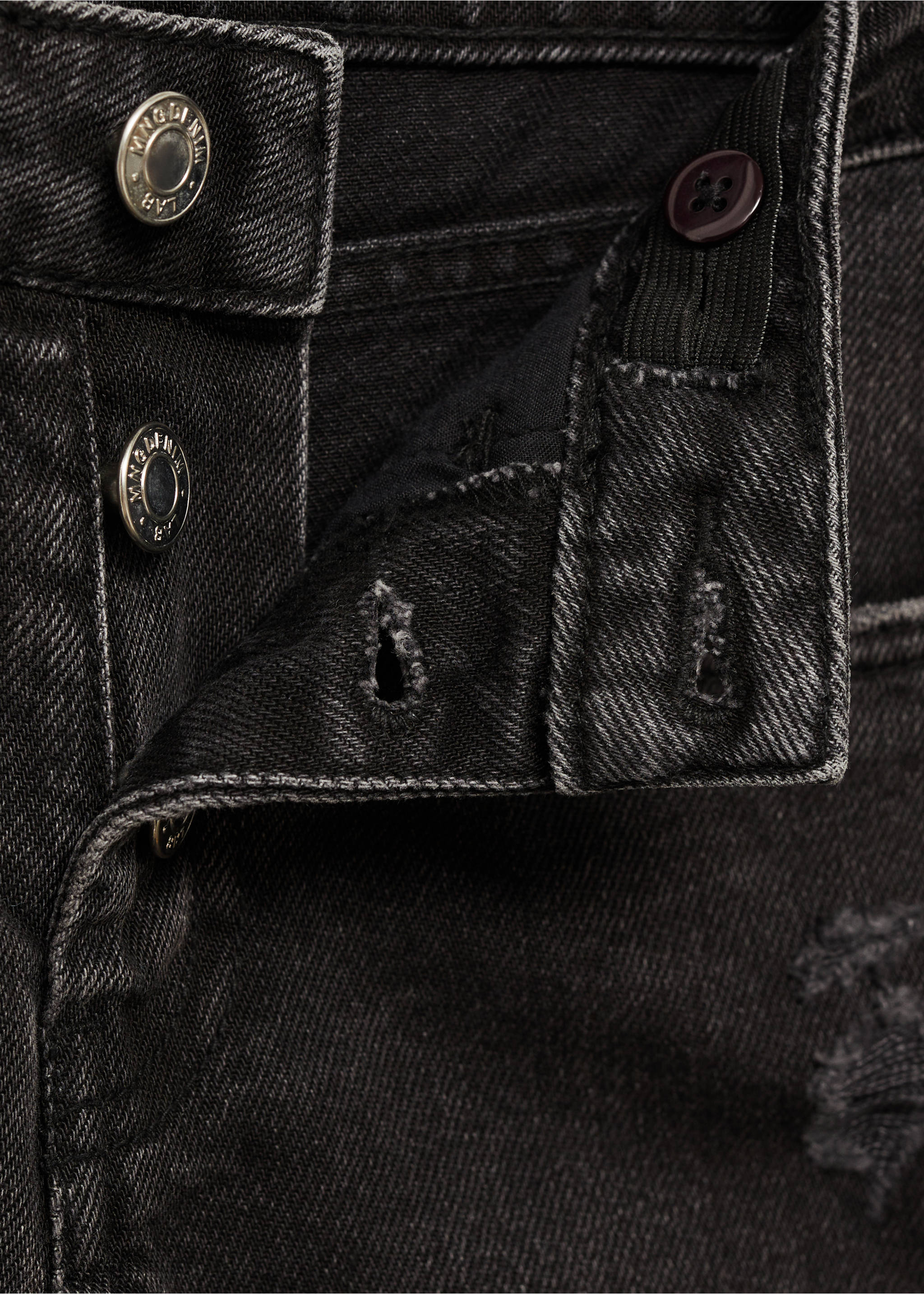 Mom-fit jeans - Details of the article 0, Black denim. Ref: 77003275-00.