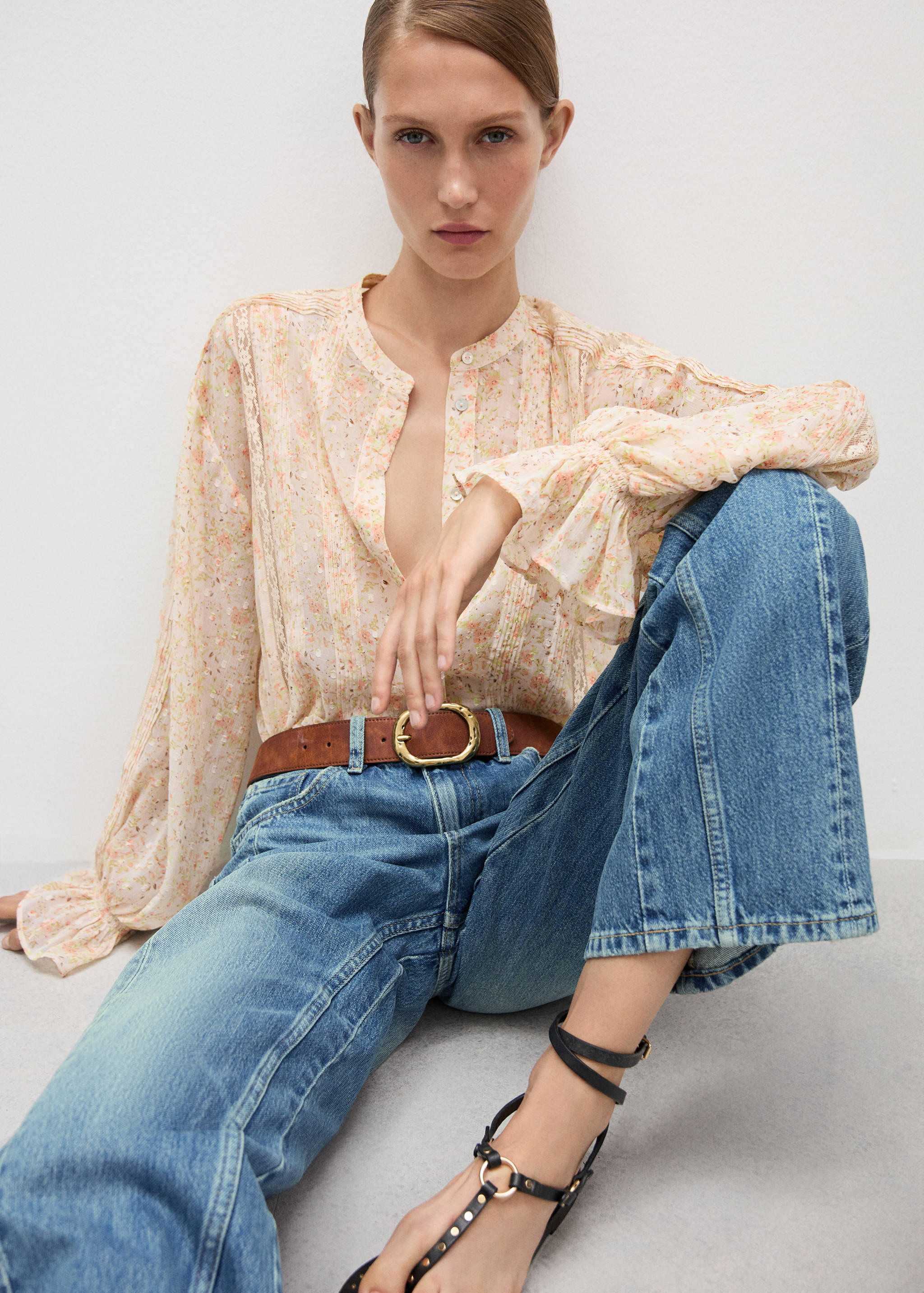 Straight jeans with decorative seams - Details of the article 2