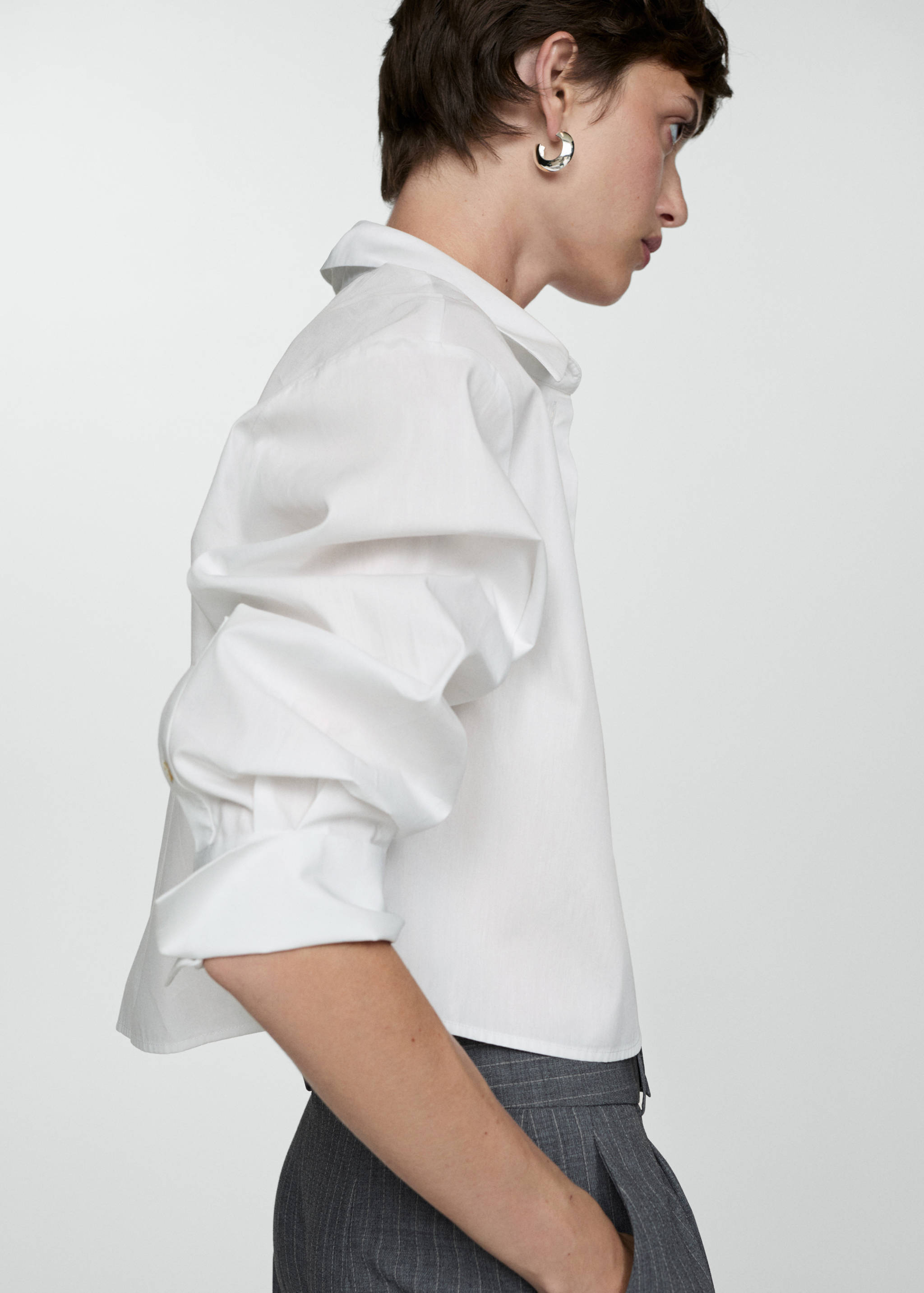 Cropped shirt with pocket - Details of the article 6