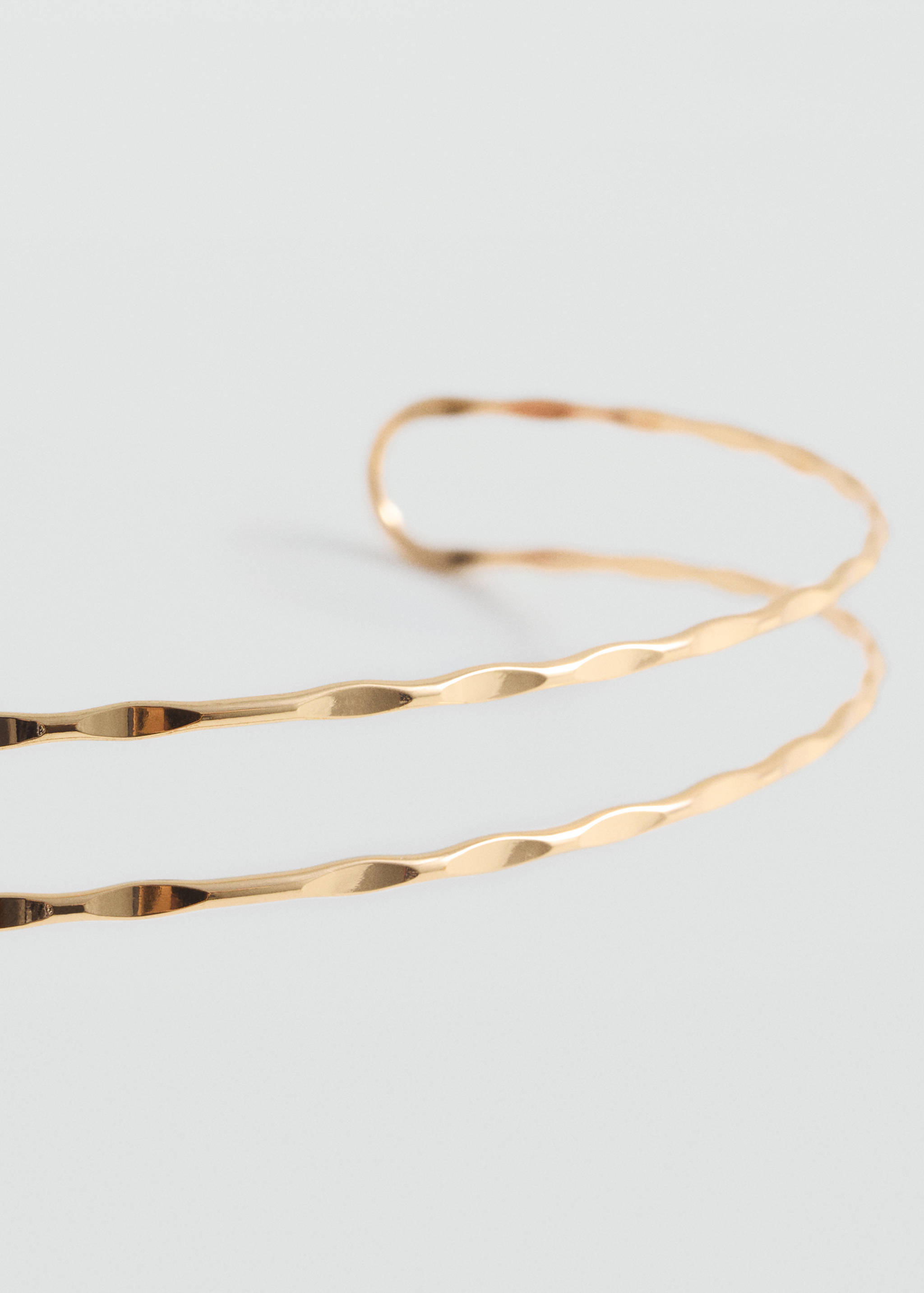 طوق عنق متين - رؤية وسط