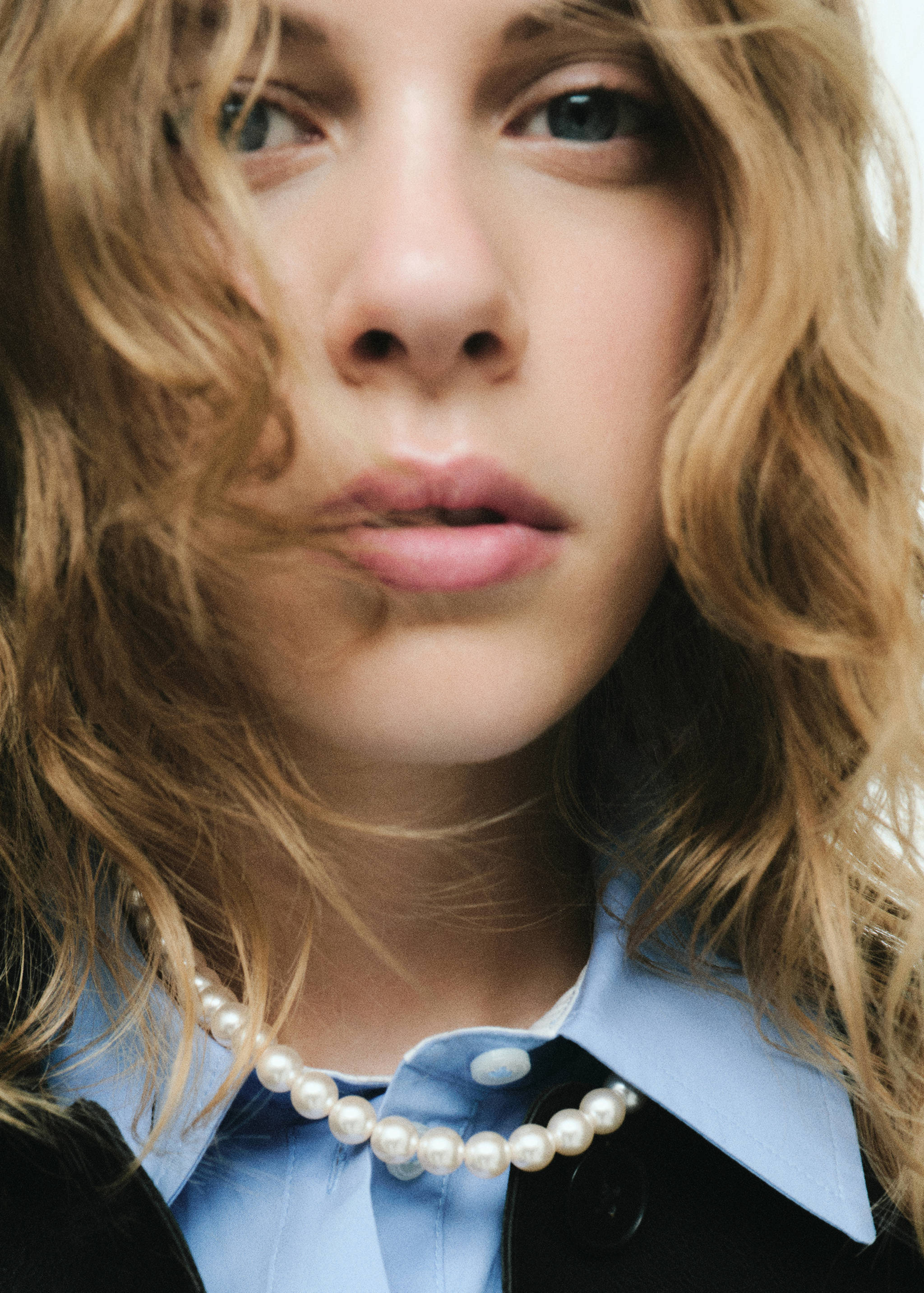 Colar de contas de cristal - Plano geral