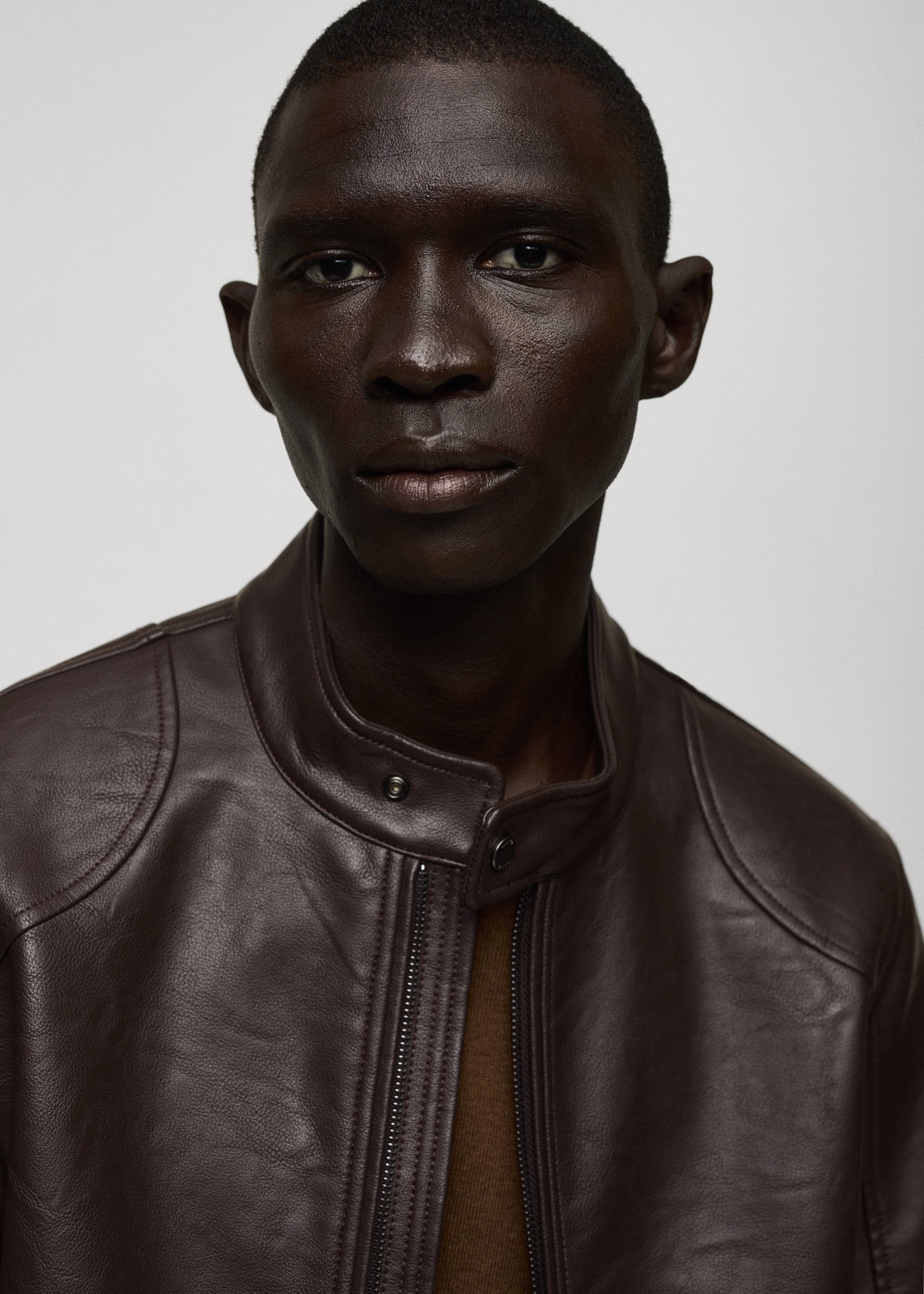 جاكيت بسحّاب بتأثير الجلد - تفاصيل المنتج 1