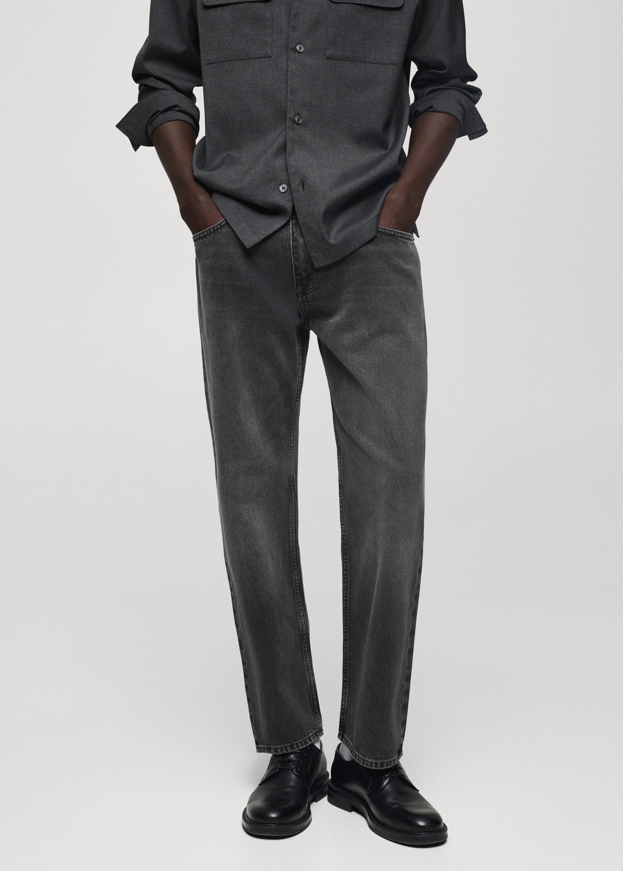 Jean straight-fit gris foncé - Plan moyen