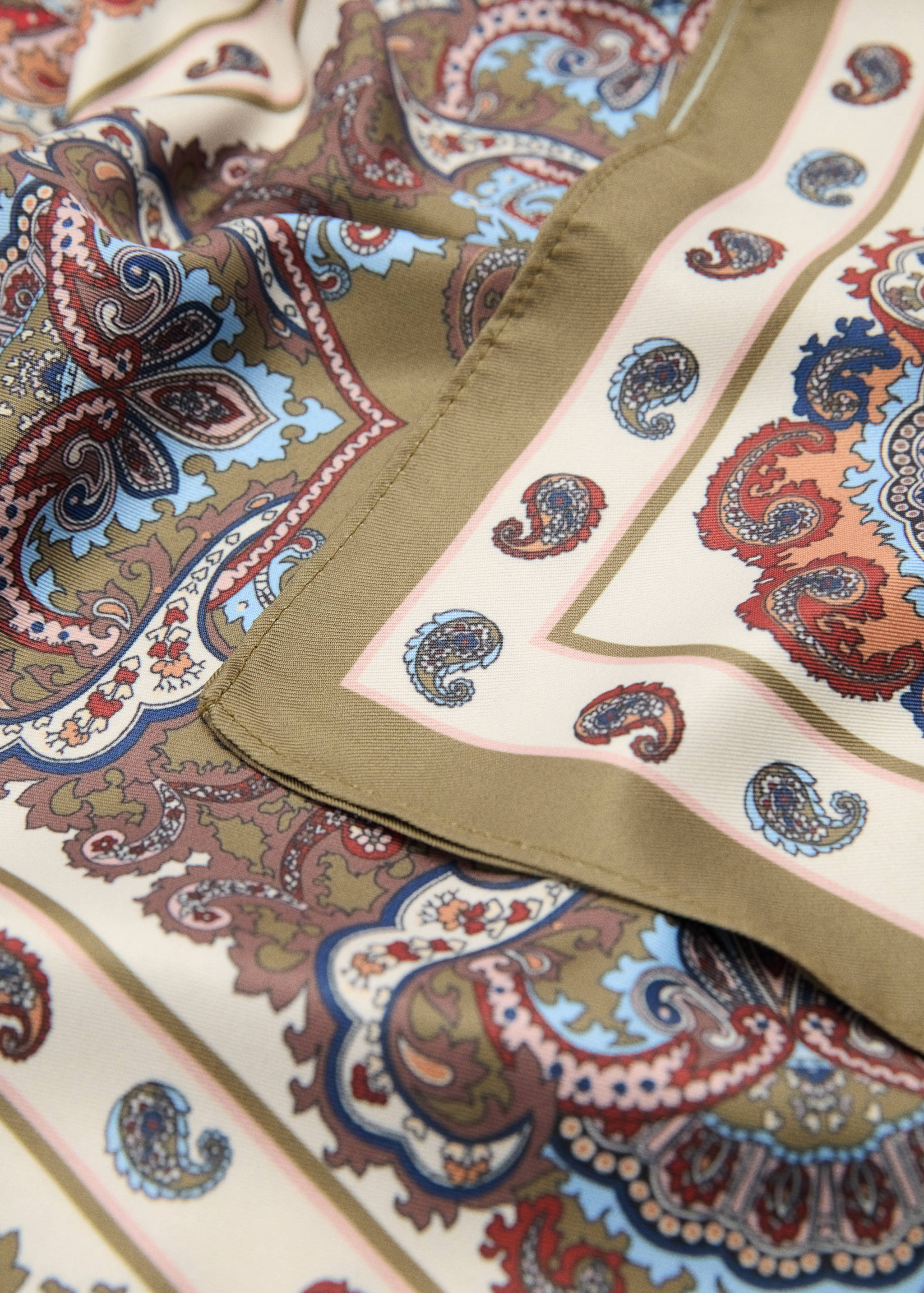 Tuch mit Paisley-Motiv - Mittlere Ansicht