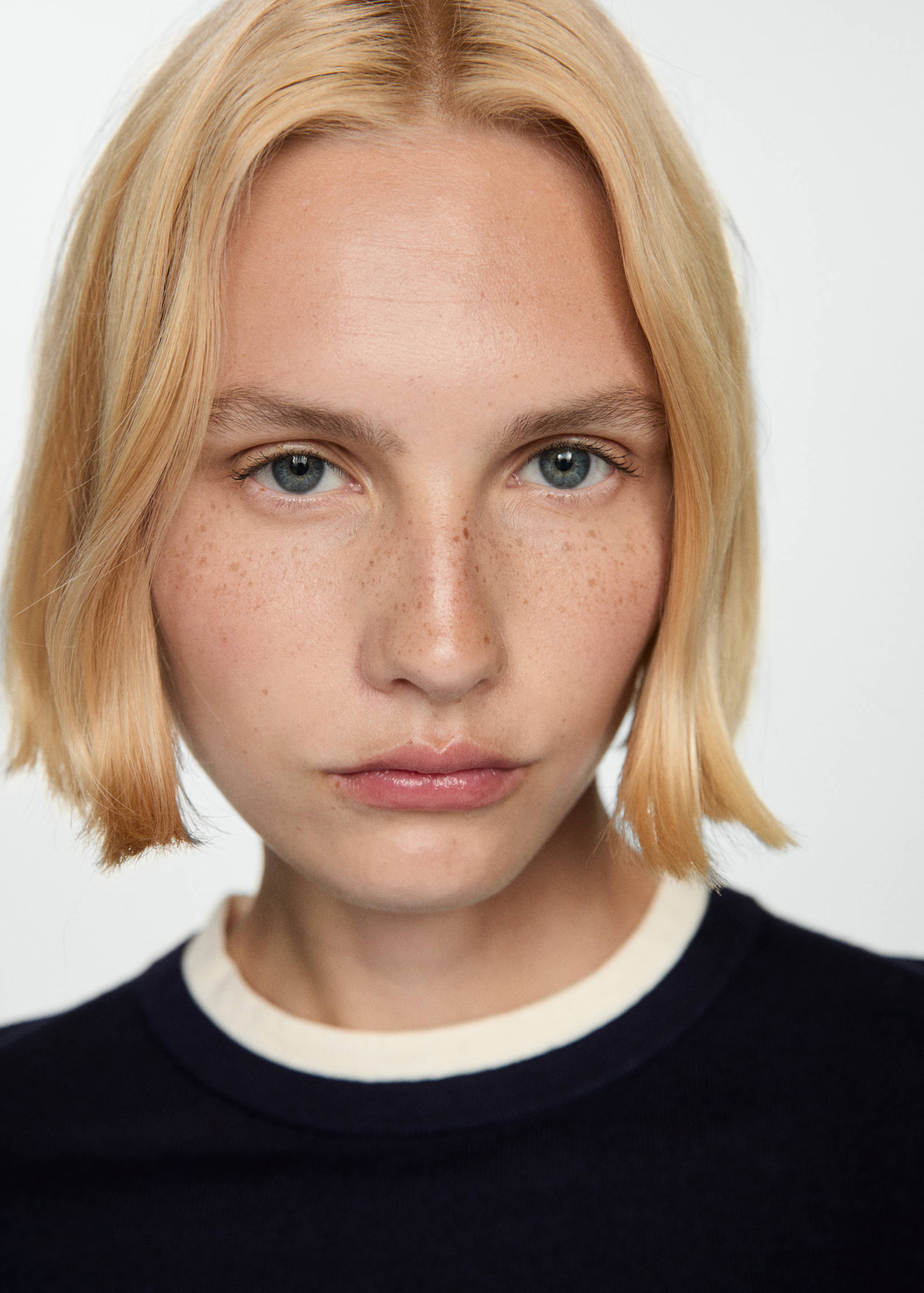 Fine-knit sweater with contrasting trims - Details of the article 1