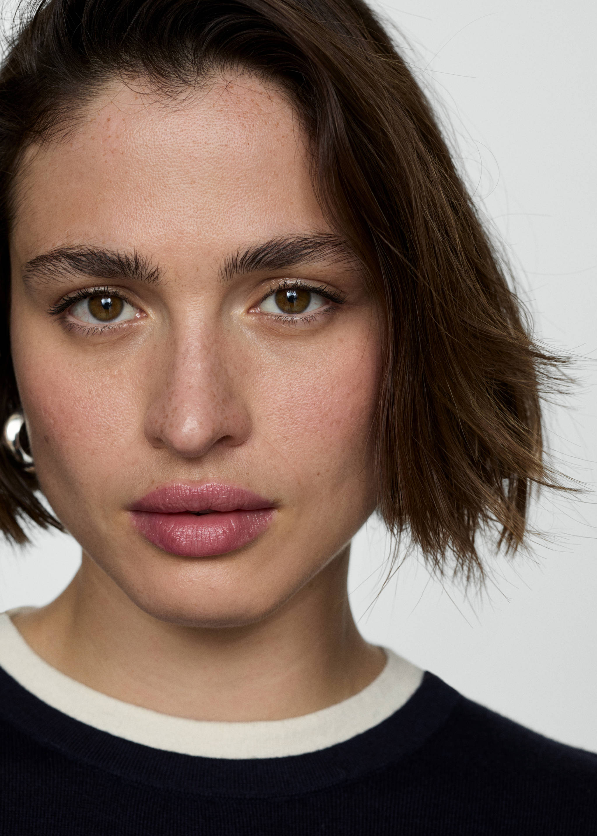 Fine-knit sweater with contrasting trims - Details of the article 4