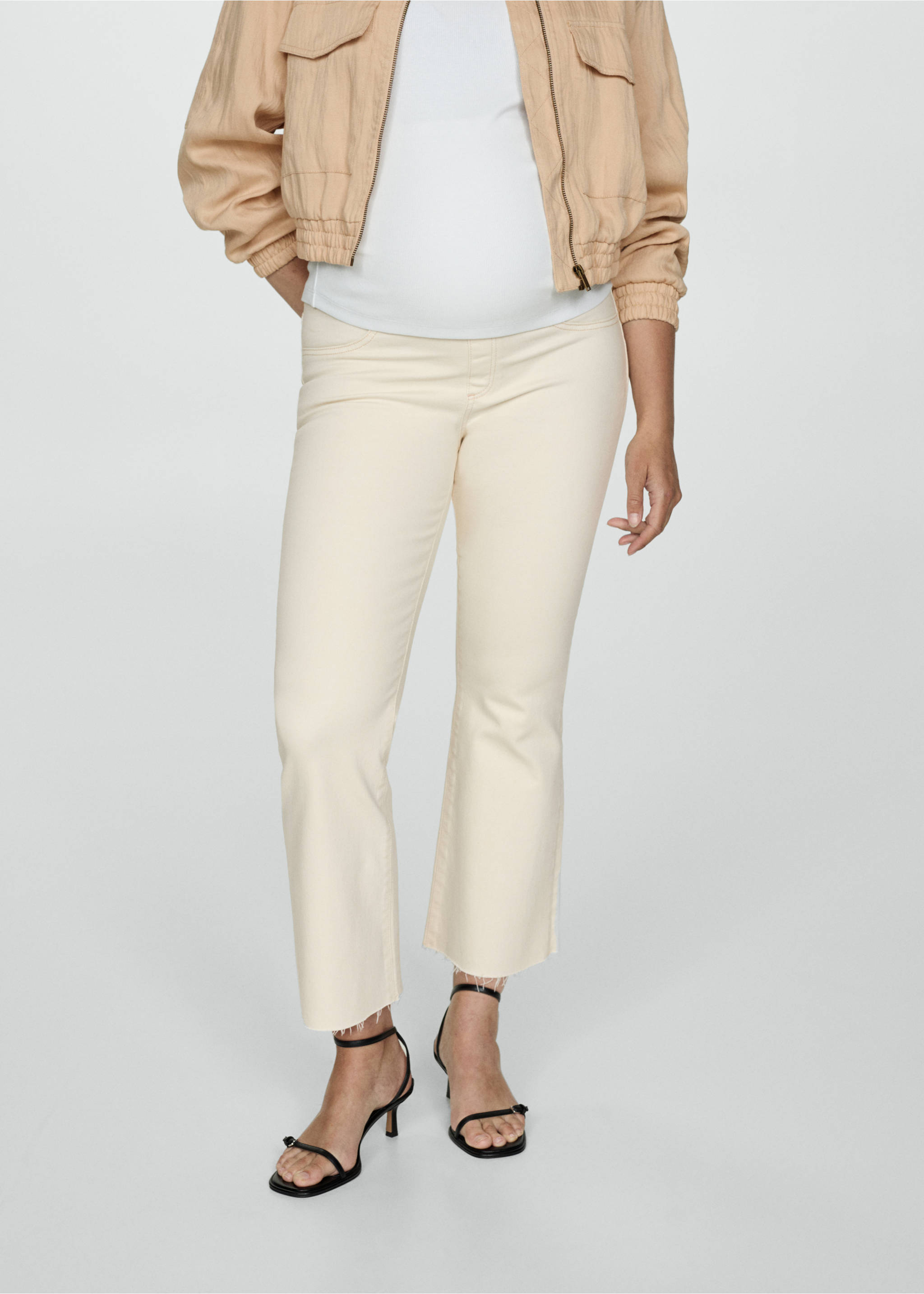 Jean de grossesse flare crop - Plan moyen, Blanc cassé. Ref: 77004775-00.