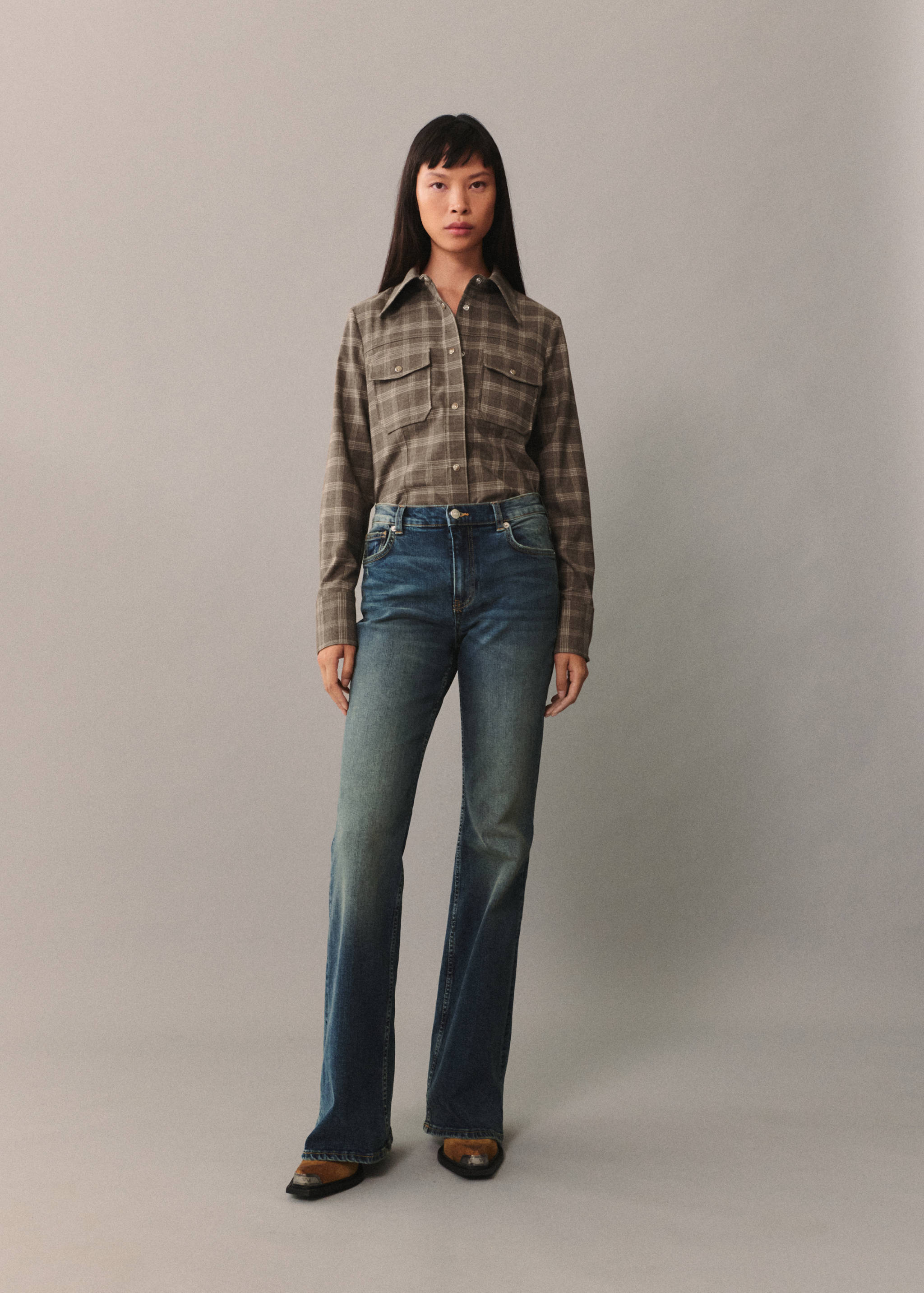 High-waist flared jeans - General plane