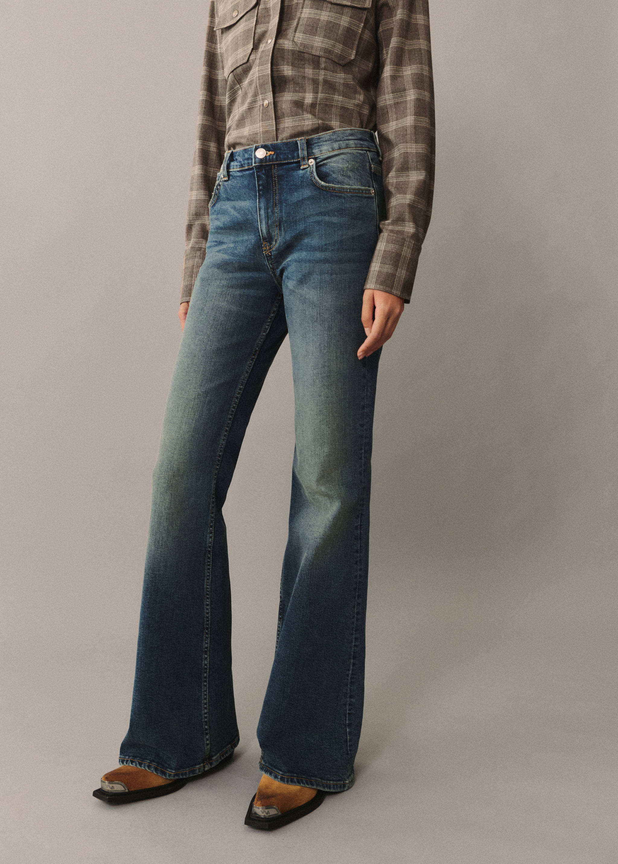 High-waist flared jeans - Medium plane
