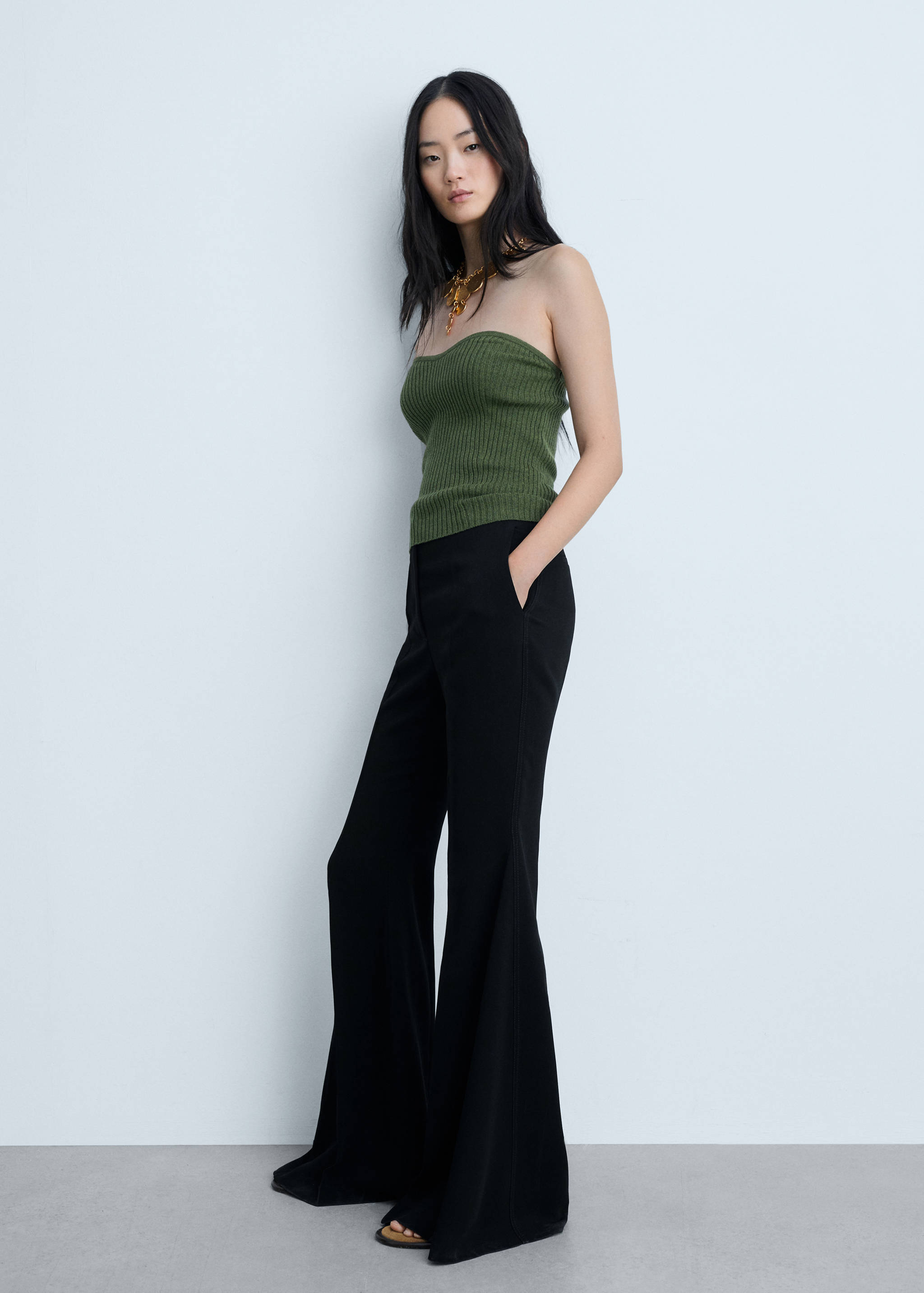 Maxi-flared trousers - General plane