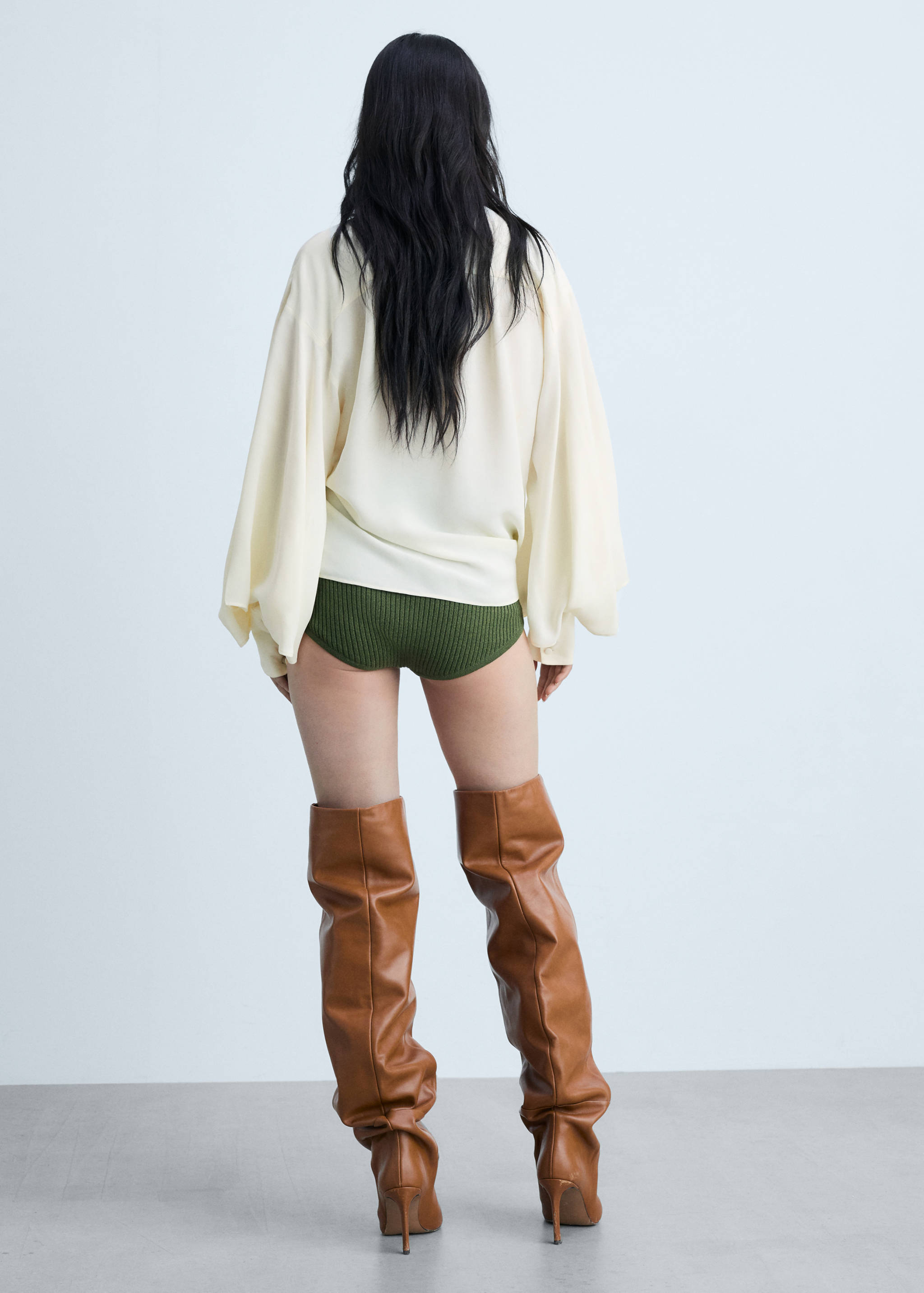 Ruffled dress with zip - Reverse of the article