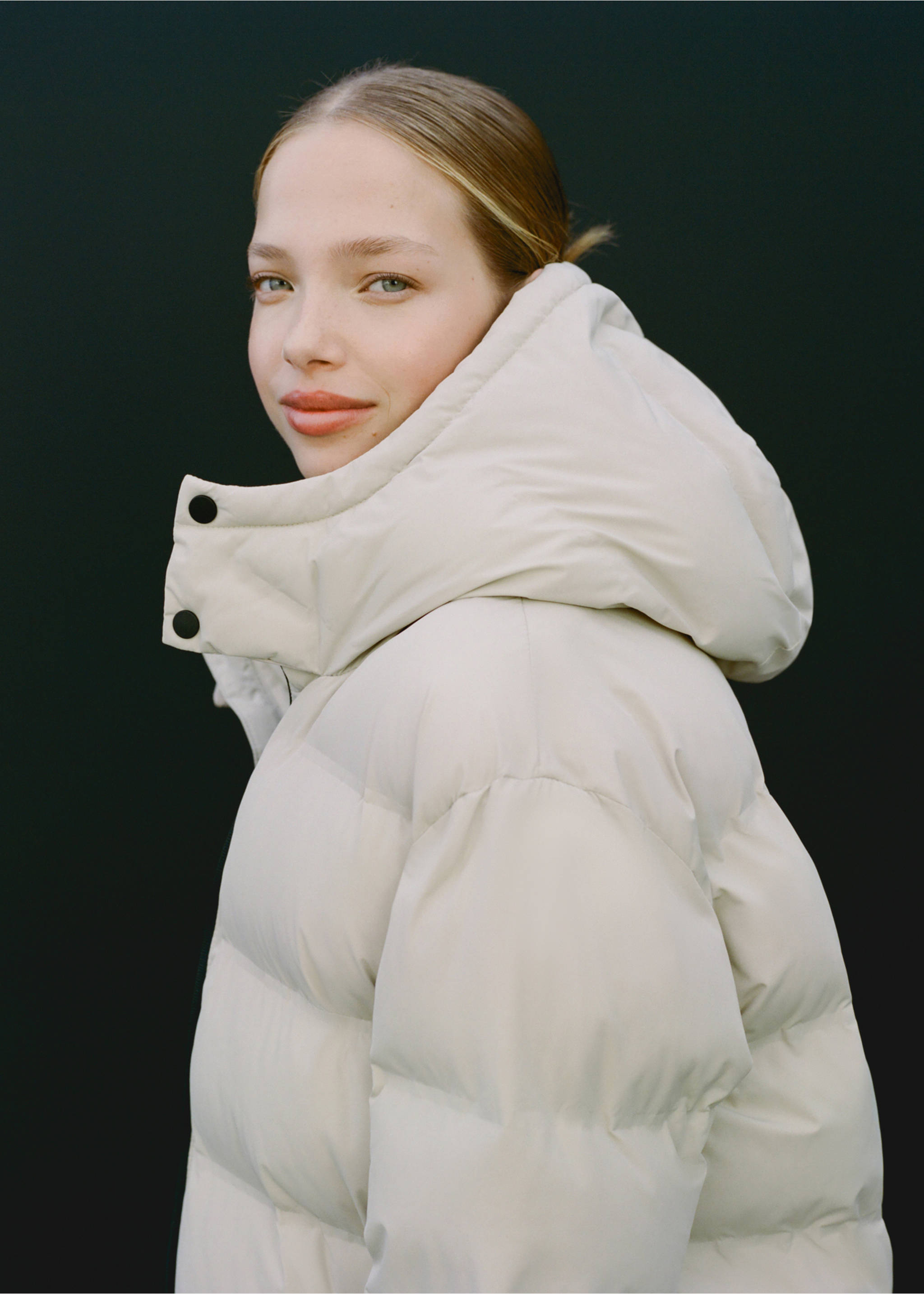 Quilted long coat - Details of the article 5, Beige. Ref: 77005633-00.