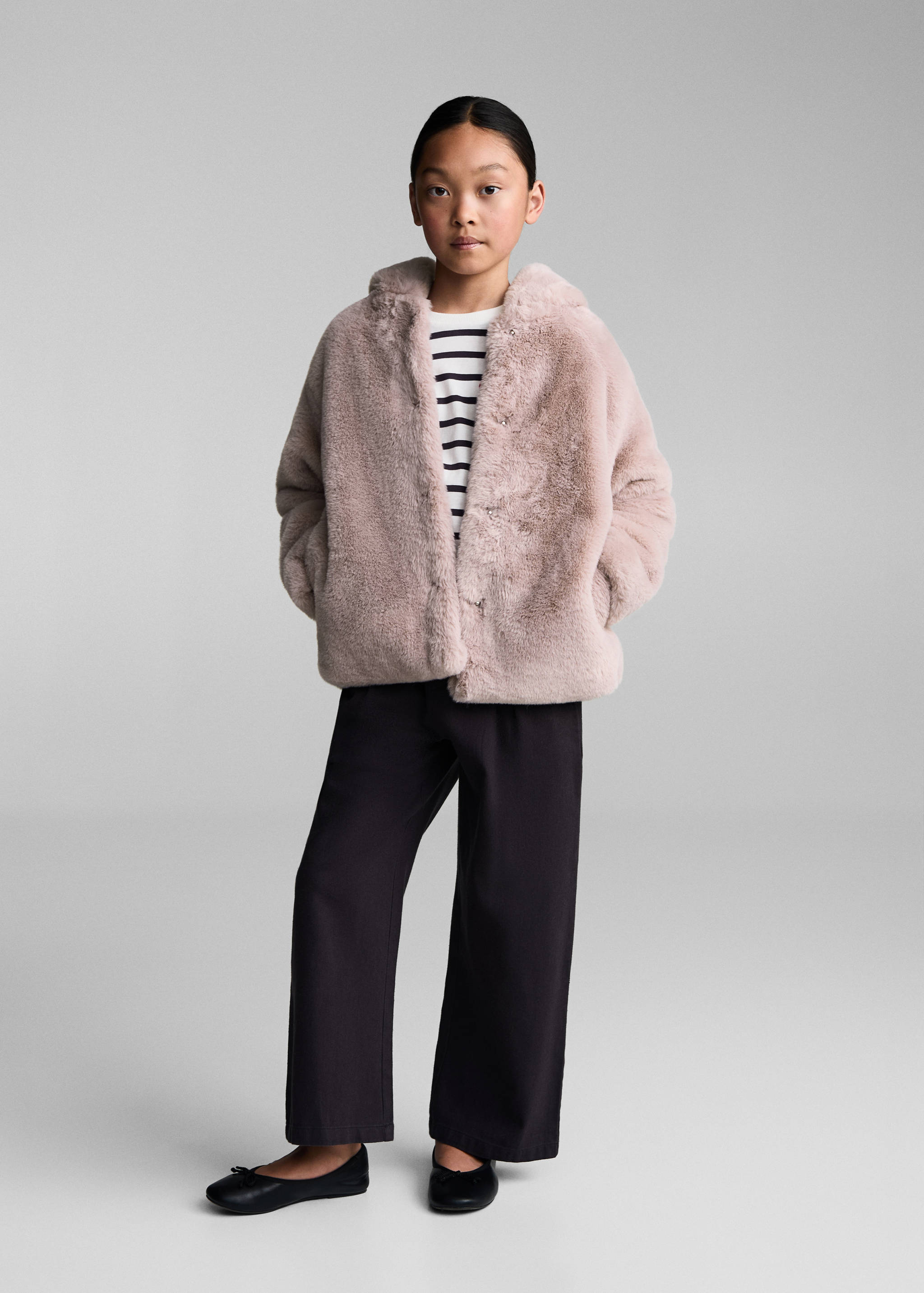 Abrigo capucha pelo - Plano general