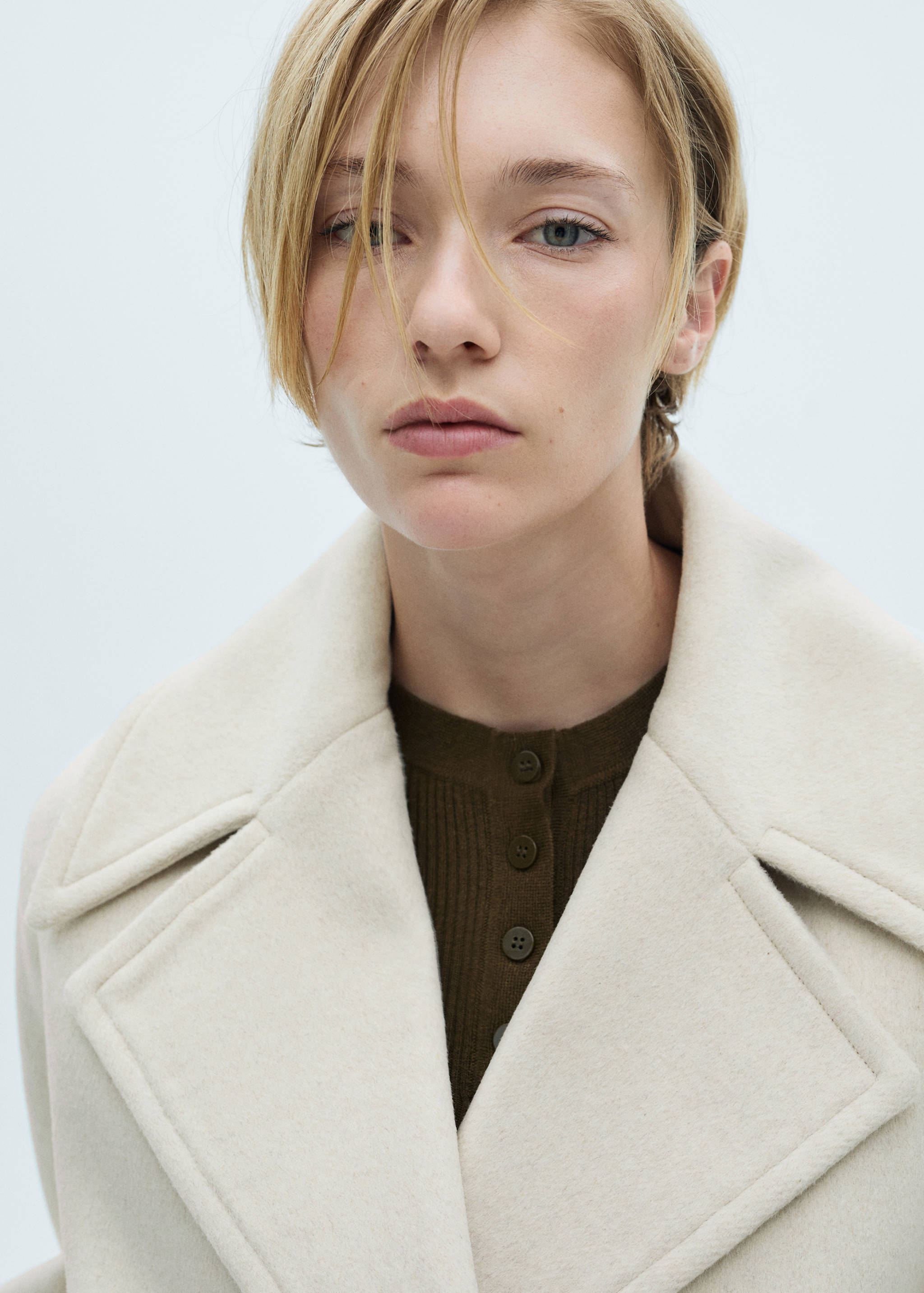 Wool double-breasted coat with buttons - Details of the article 1