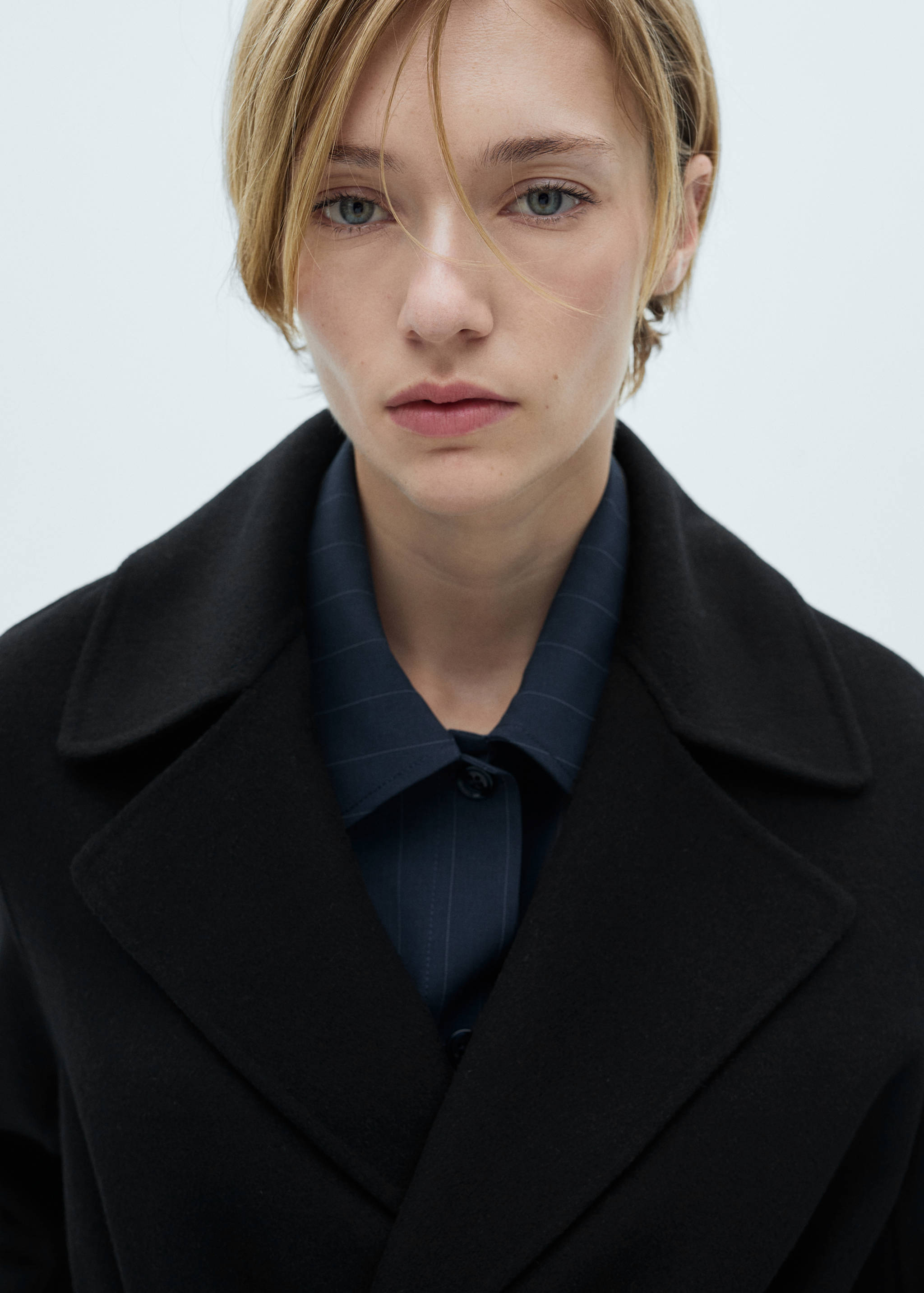 Handmade wool coat with belt - Details of the article 1