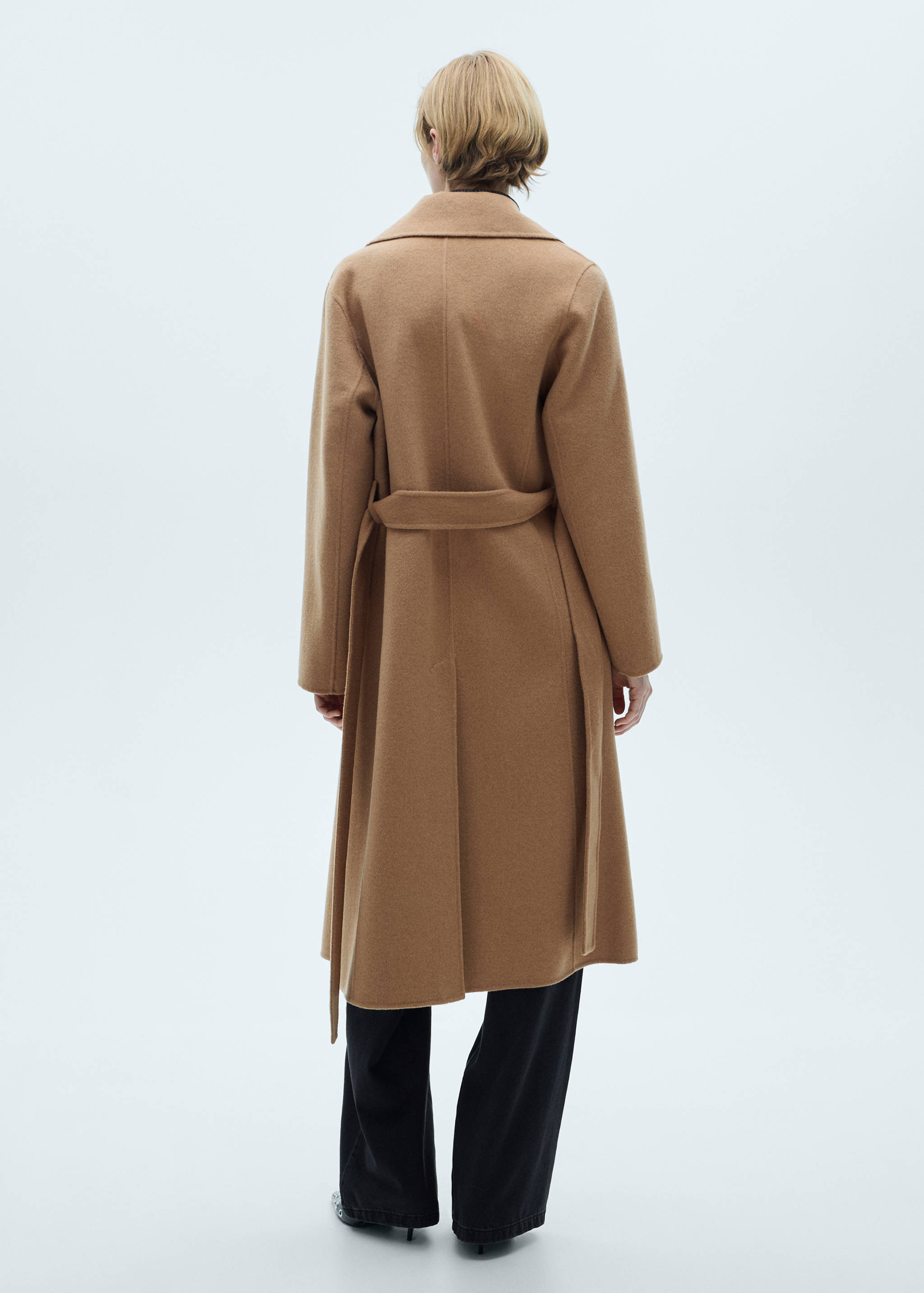 Handmade wool coat with belt - Reverse of the article