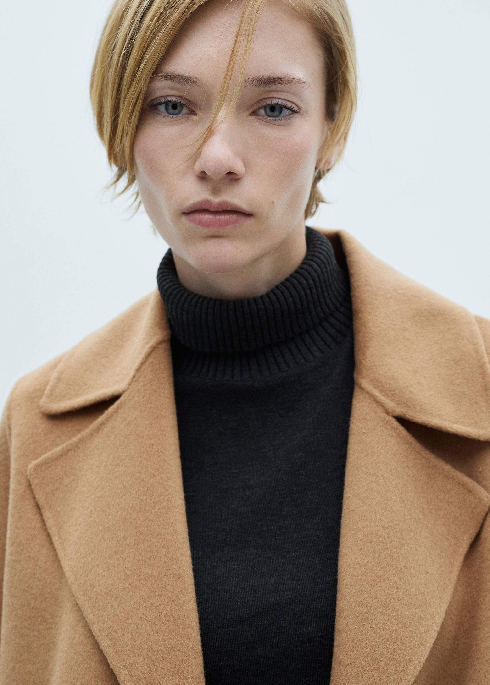 Handmade wool coat with belt - Details of the article 1