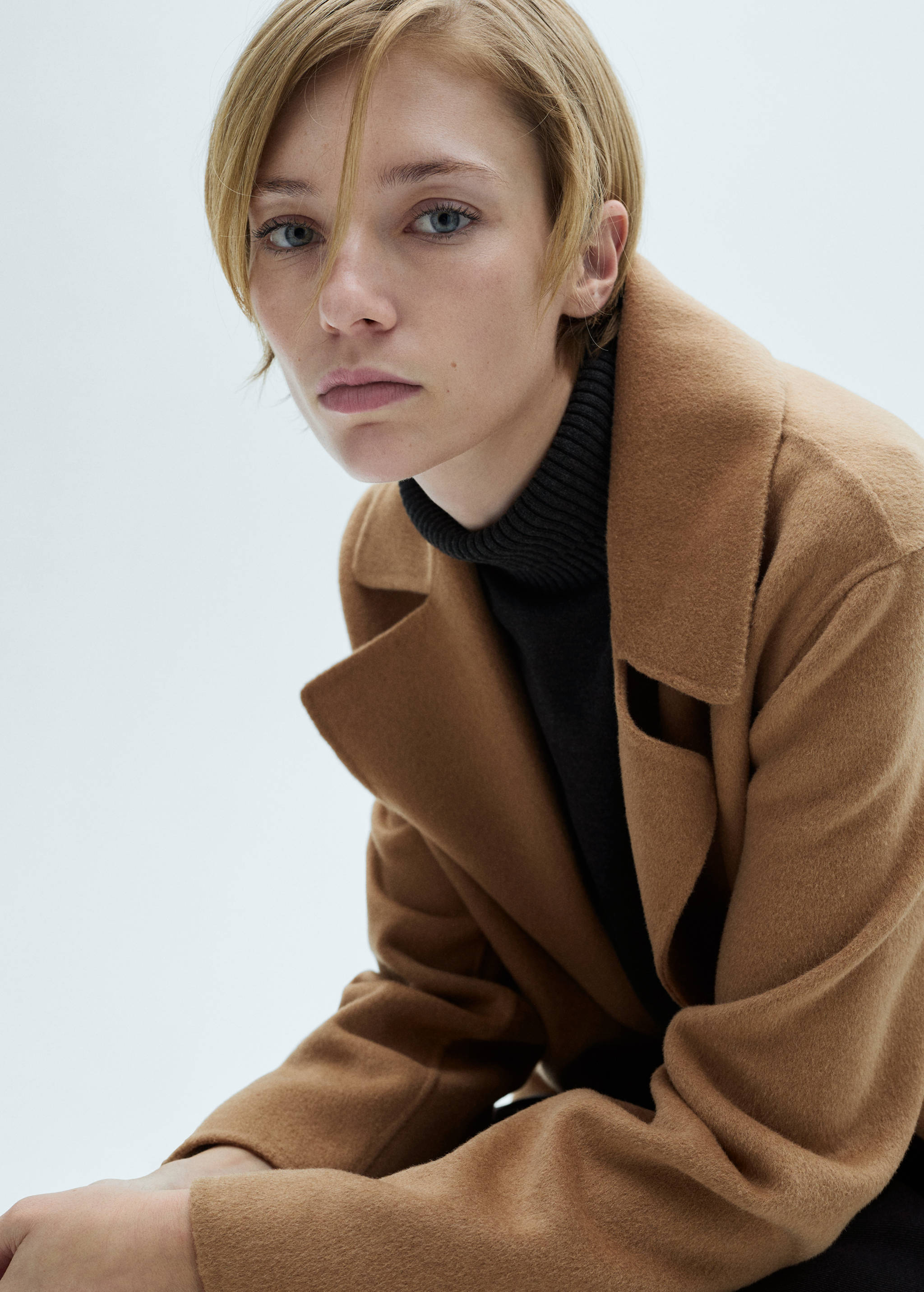 Handmade wool coat with belt - Details of the article 2