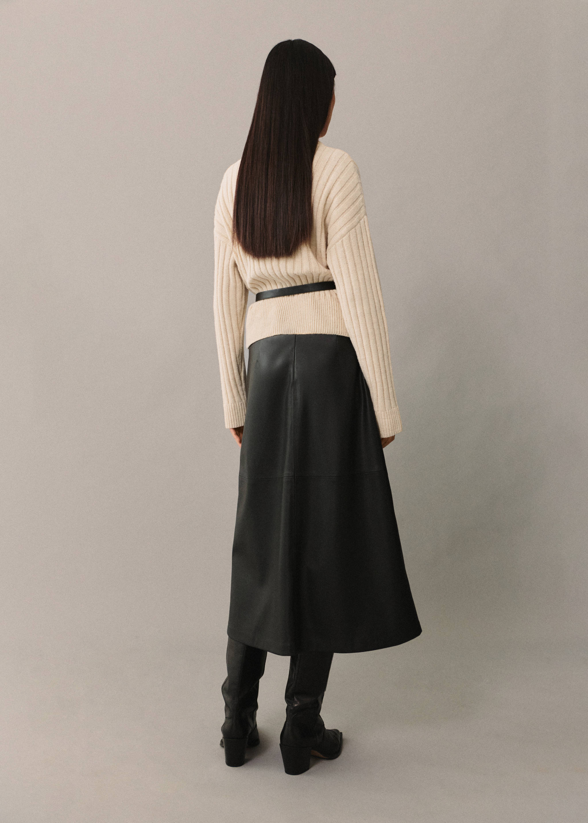 Ribbed knit sweater - Reverse of the article