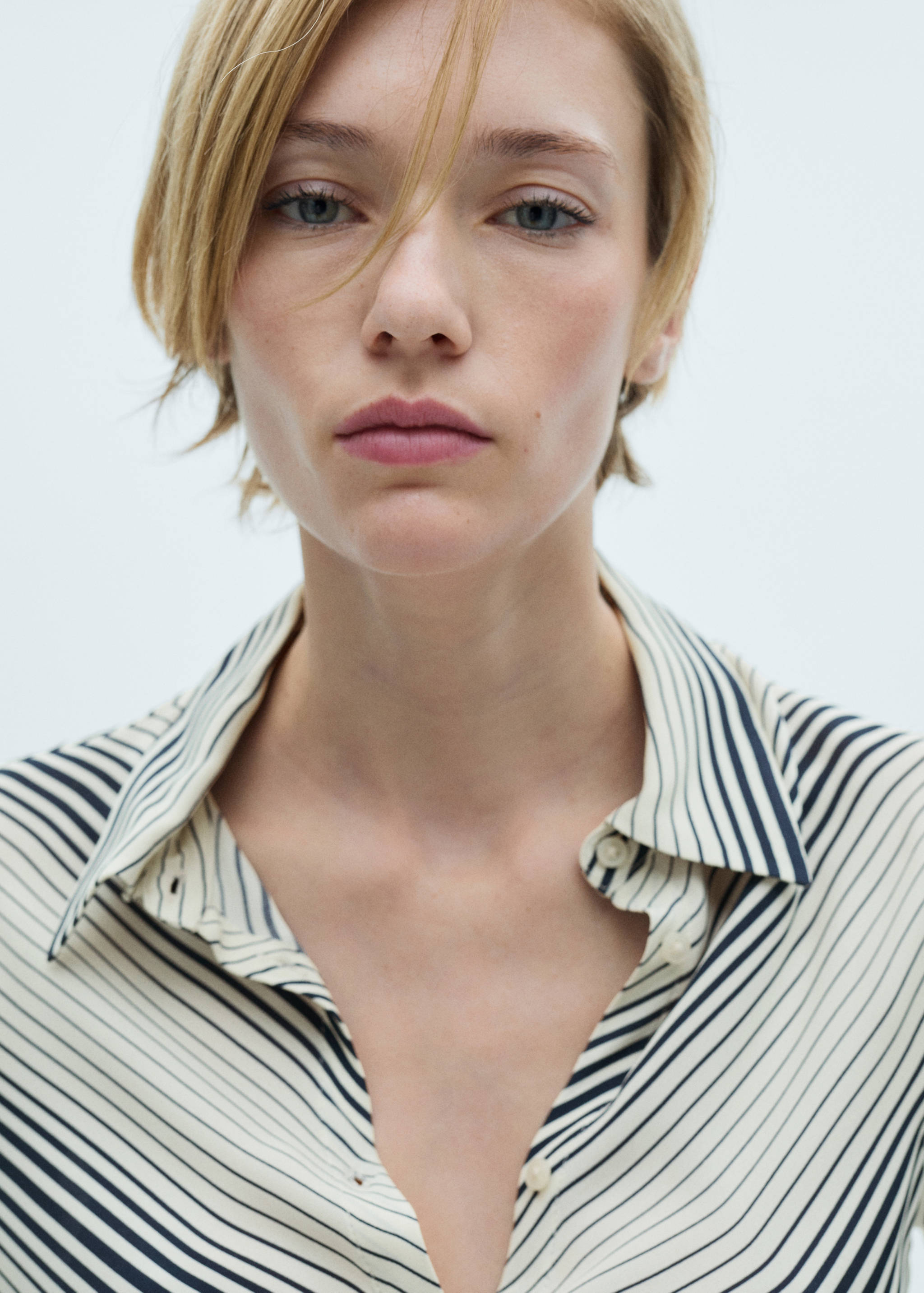 Striped shirt with flared sleeves - Details of the article 1