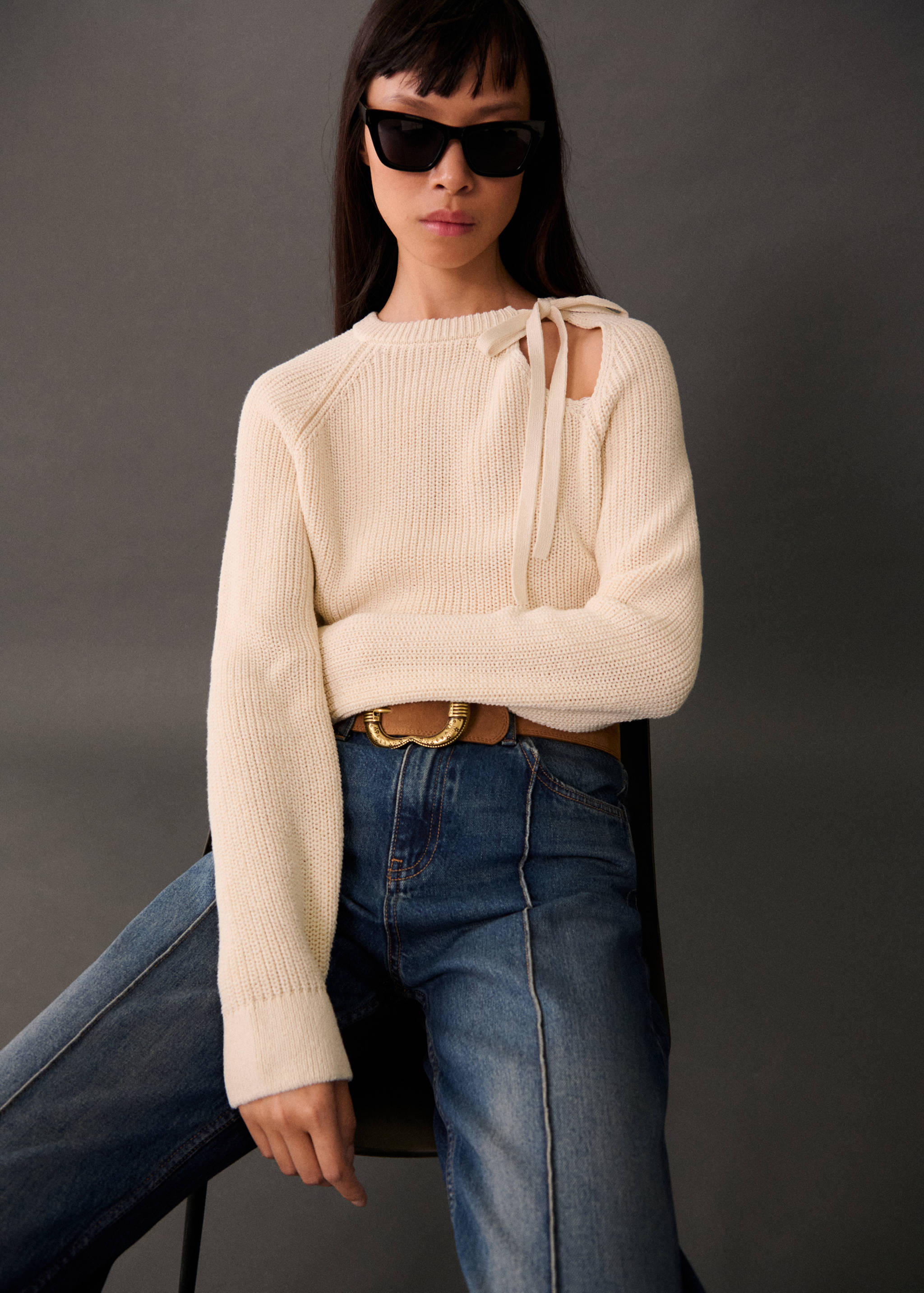 Cut-out knitted sweater - Medium plane