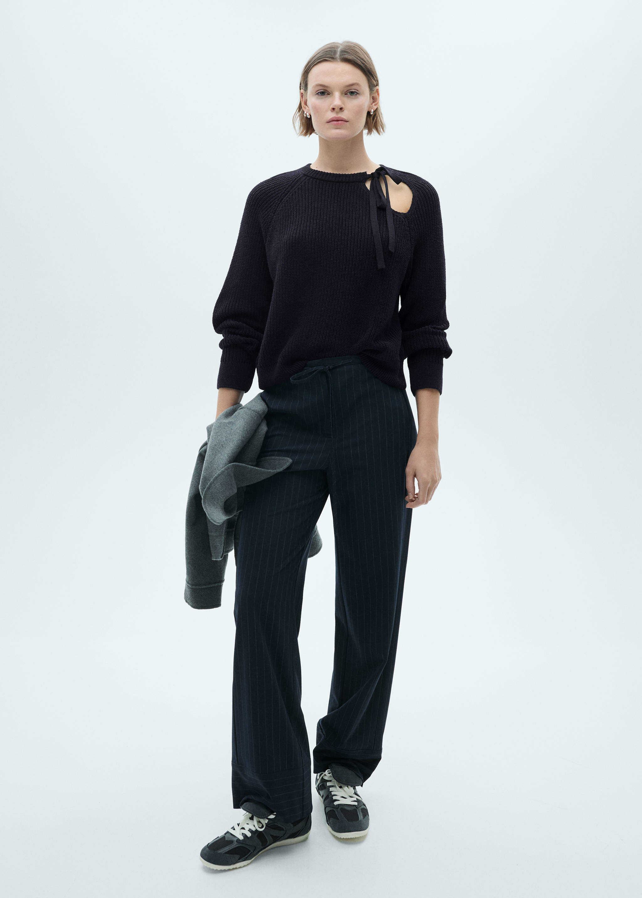 Cut-out knitted sweater - General plane