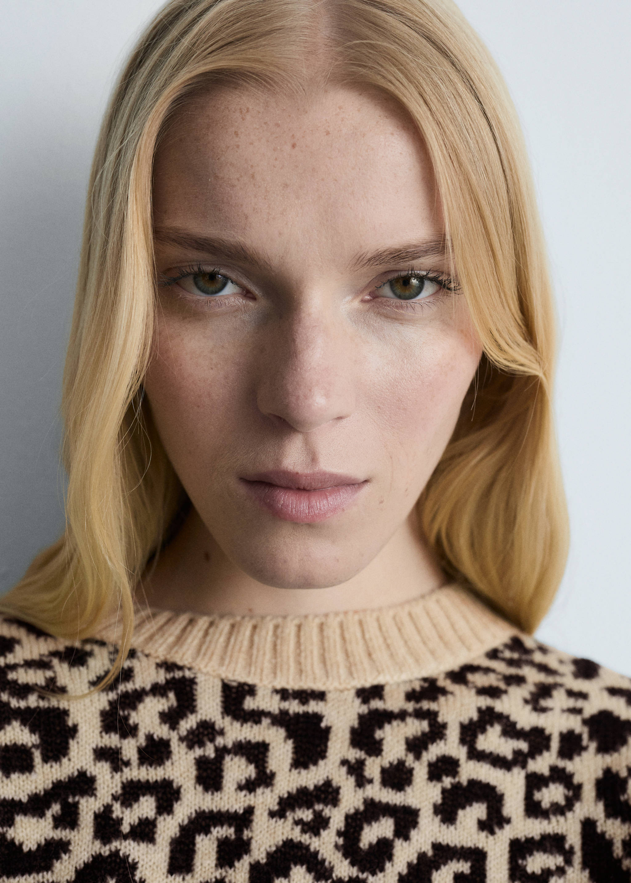 Leopard-print sweater with contrasting trims - Details of the article 1