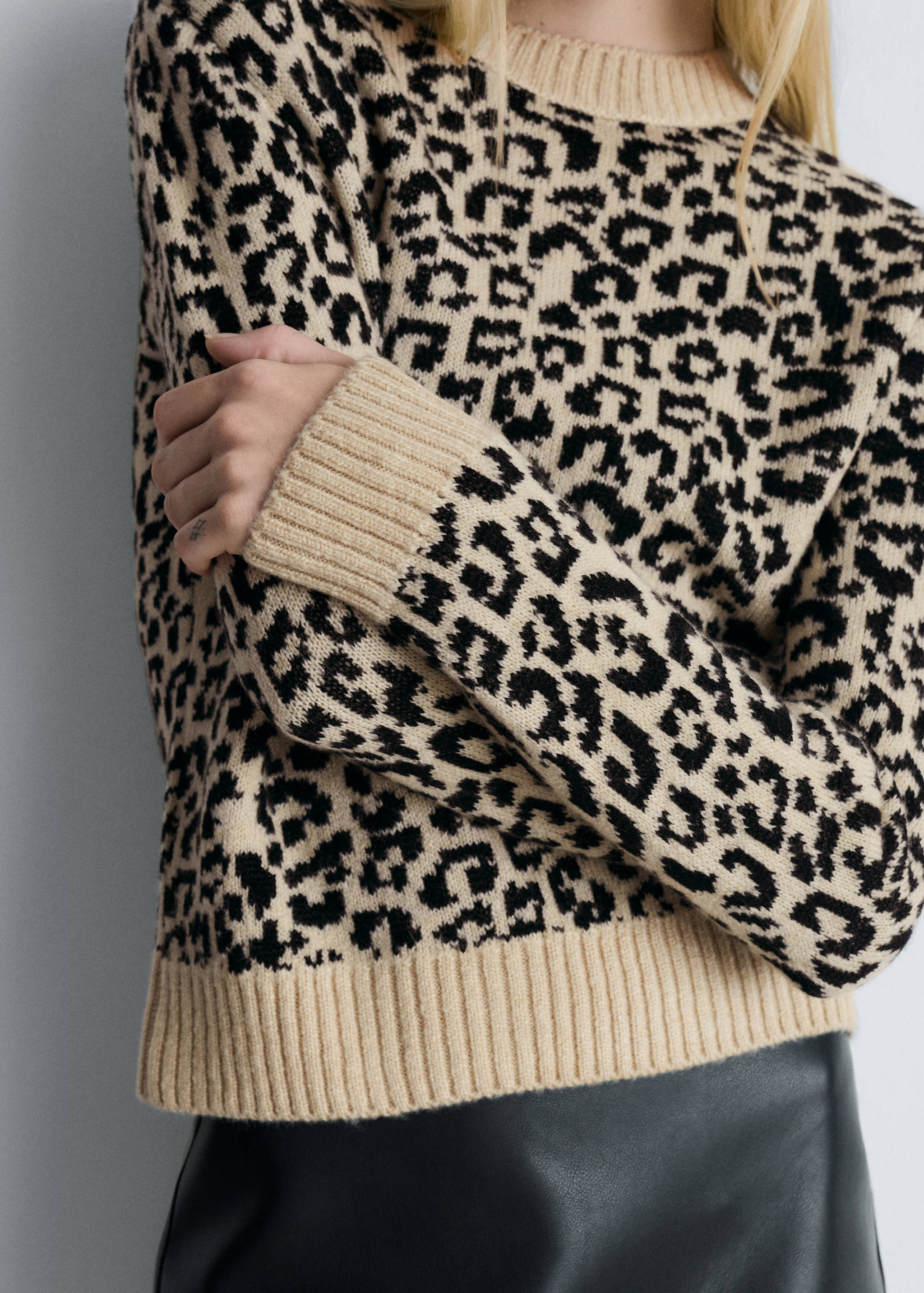 Leopard-print sweater with contrasting trims - Details of the article 6