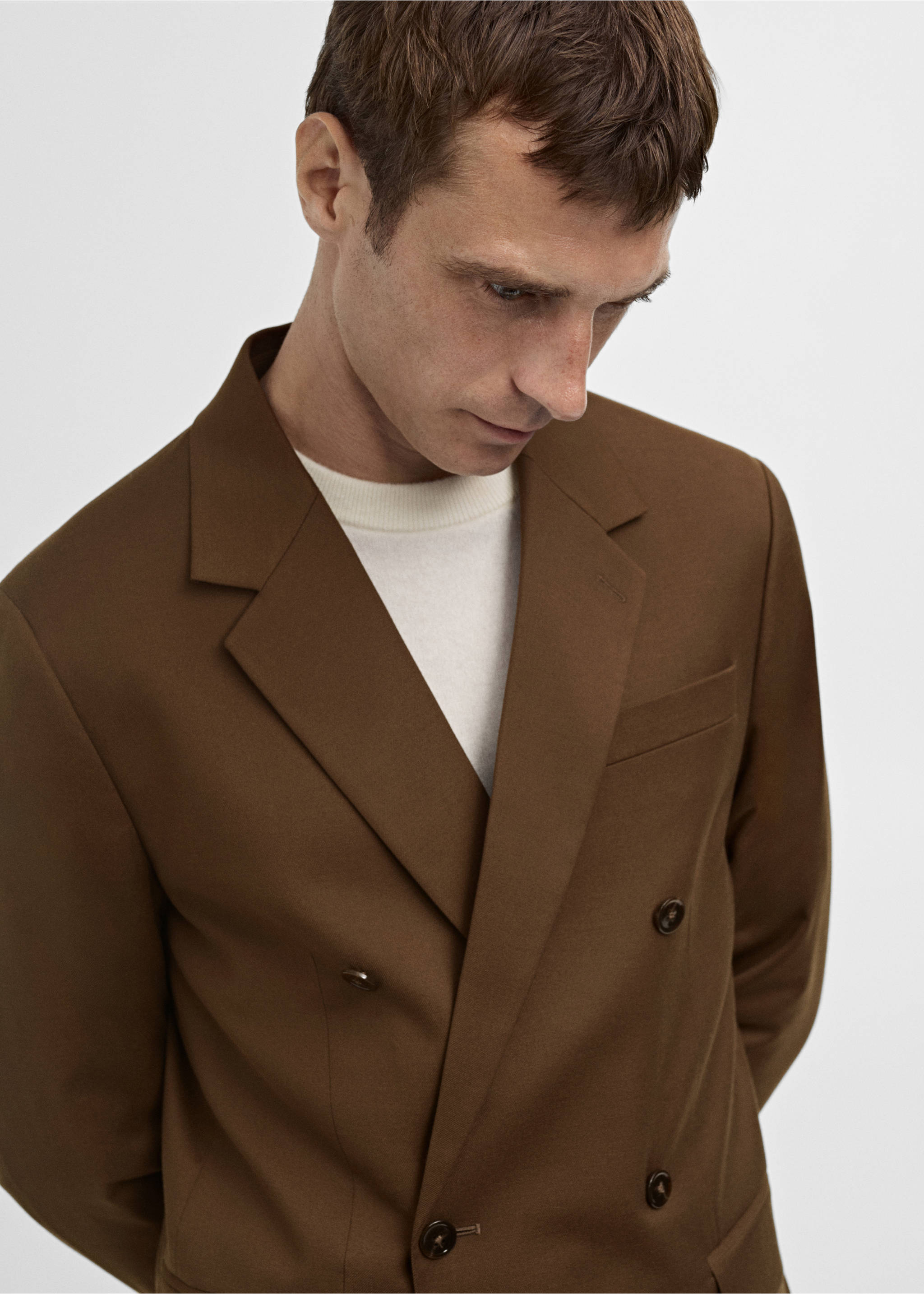 Костюмный пиджак slim fit с двубортной застежкой - Деталь изделия 1, Коричневый. Ref: 77005978-00.