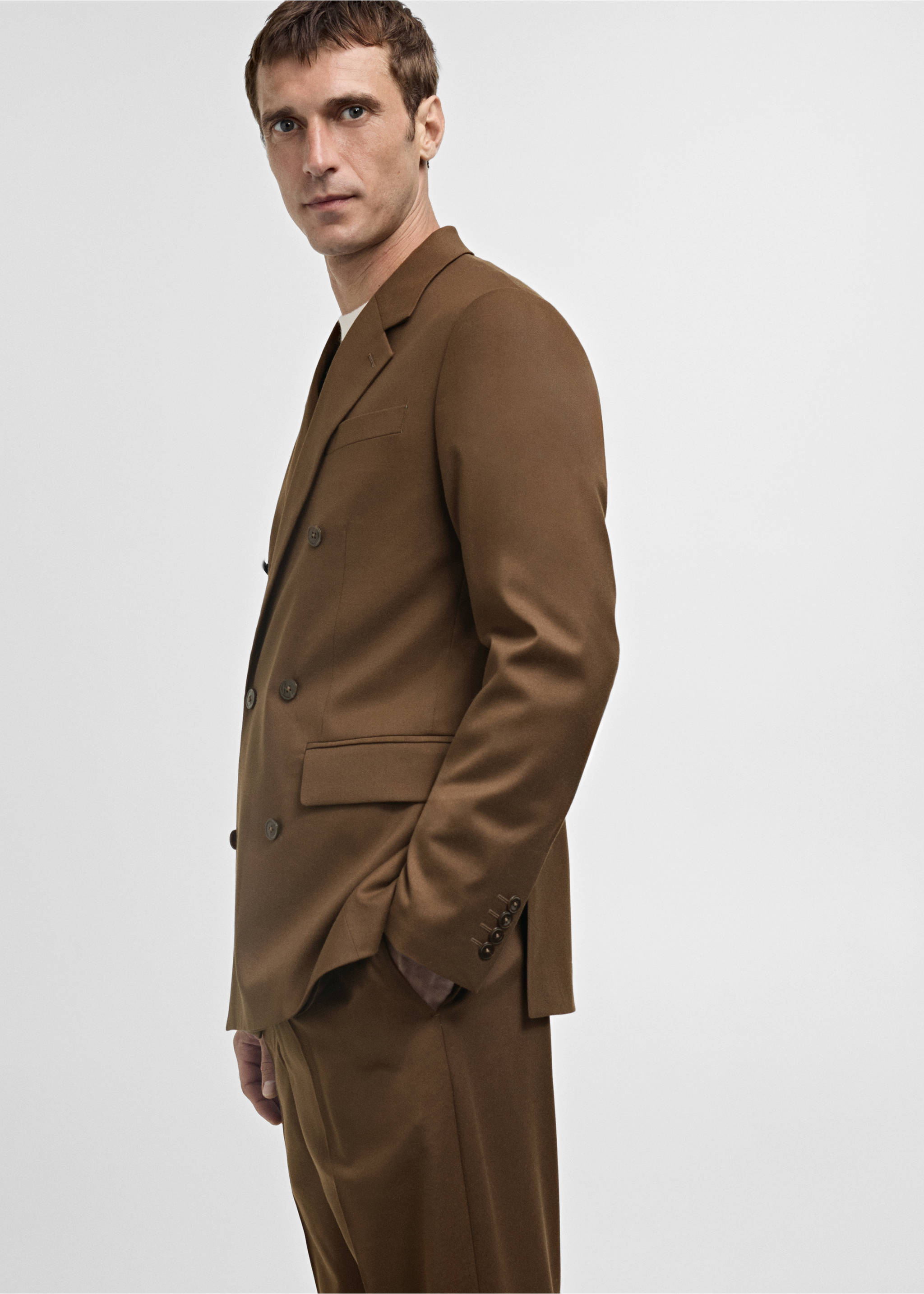 Костюмный пиджак slim fit с двубортной застежкой - Деталь изделия 2, Коричневый. Ref: 77005978-00.
