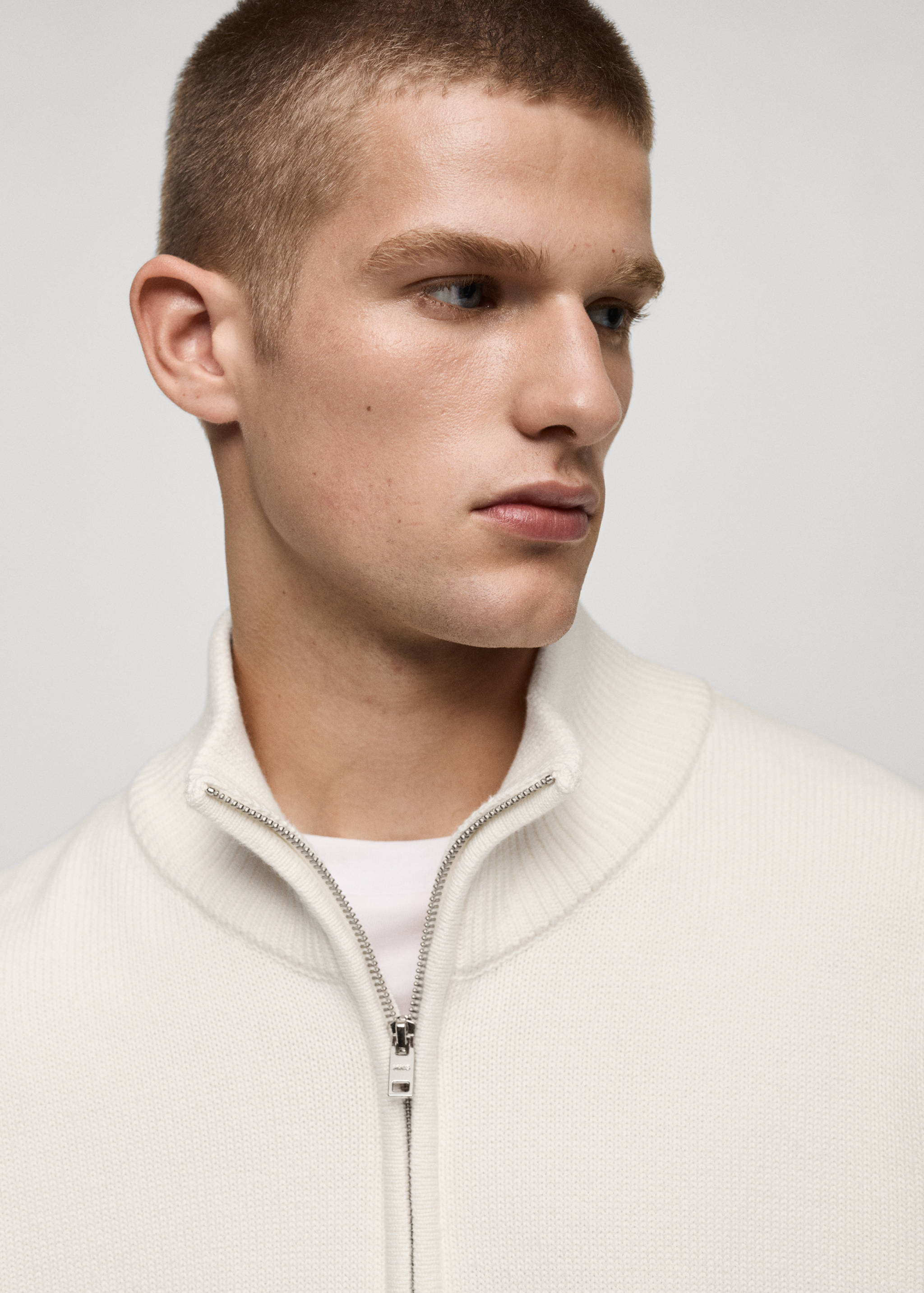Medium-knit sweater with zip-up perkins neck - Details of the article 1