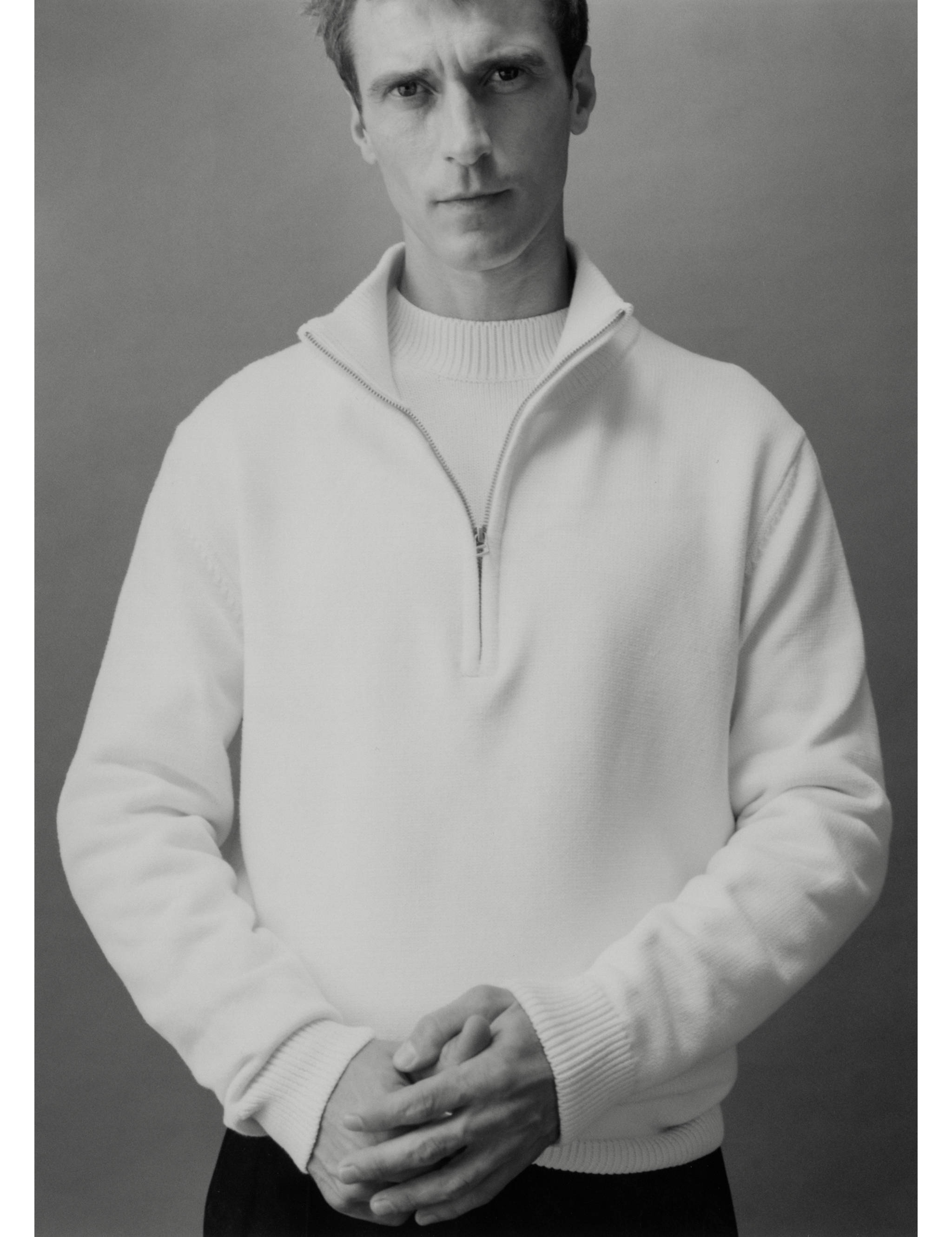 Medium-knit sweater with zip-up perkins neck - Details of the article 3