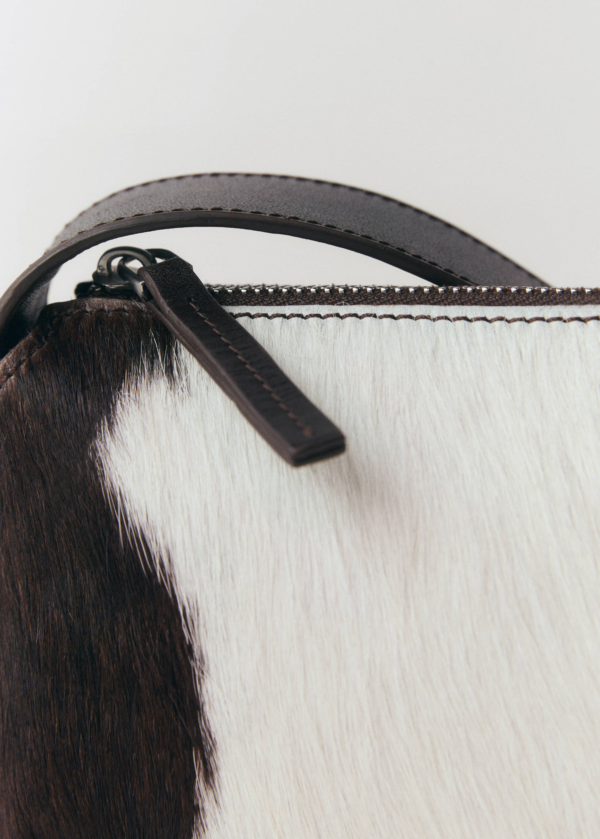 Cow leather shoulder bag - Details of the article 2