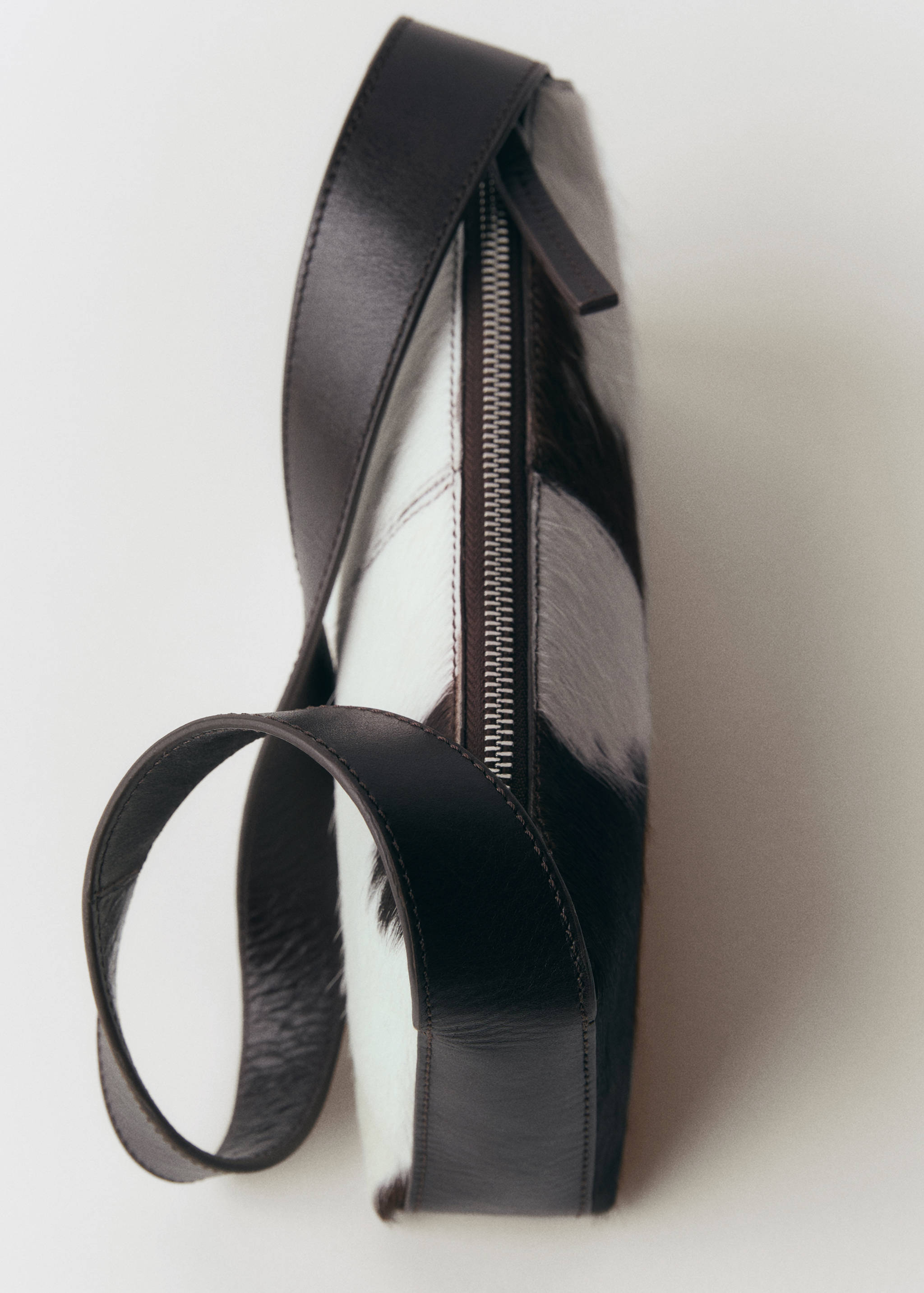 Cow leather shoulder bag - Details of the article 4