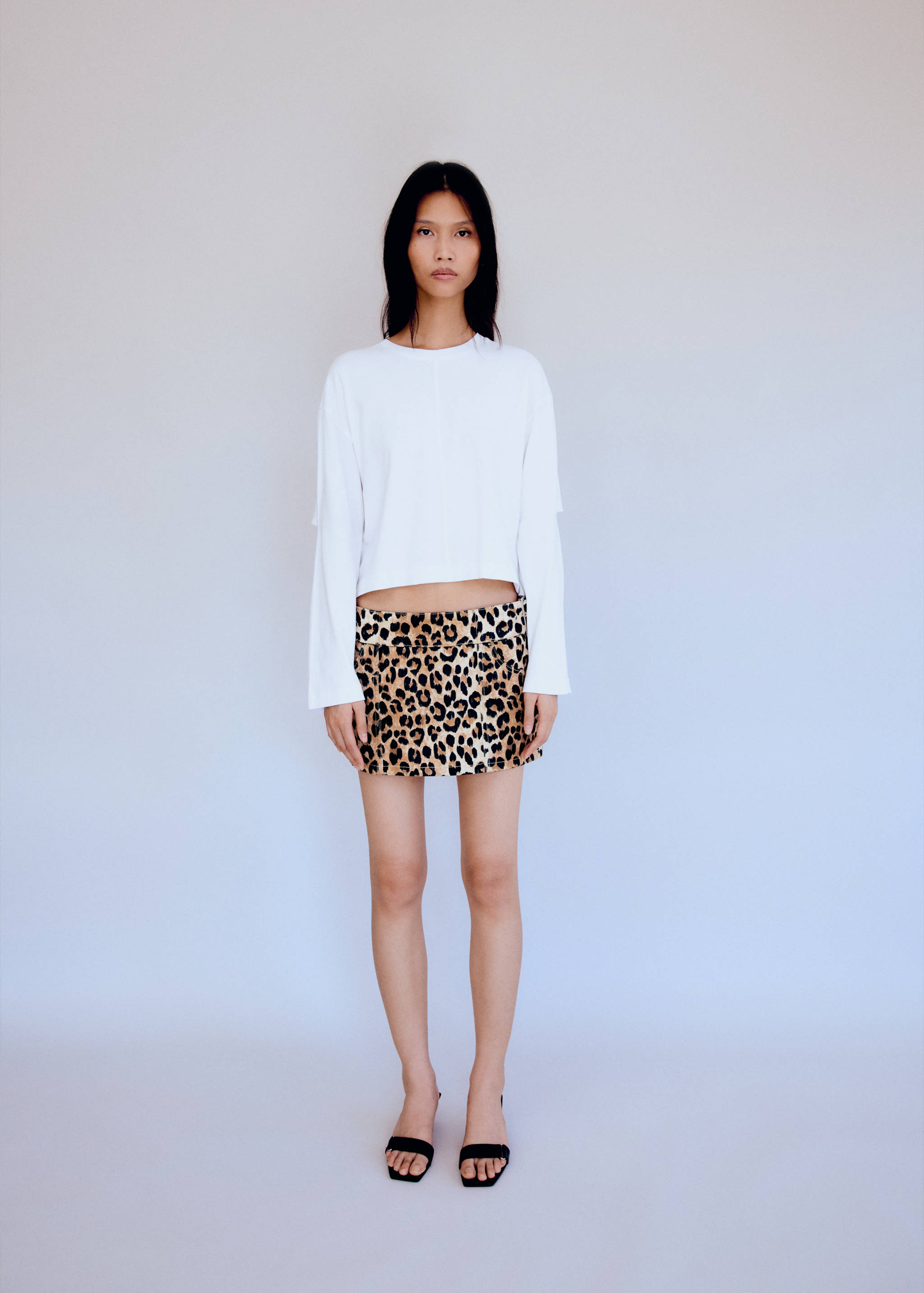 Long-sleeve t-shirt with cut-out - General plane