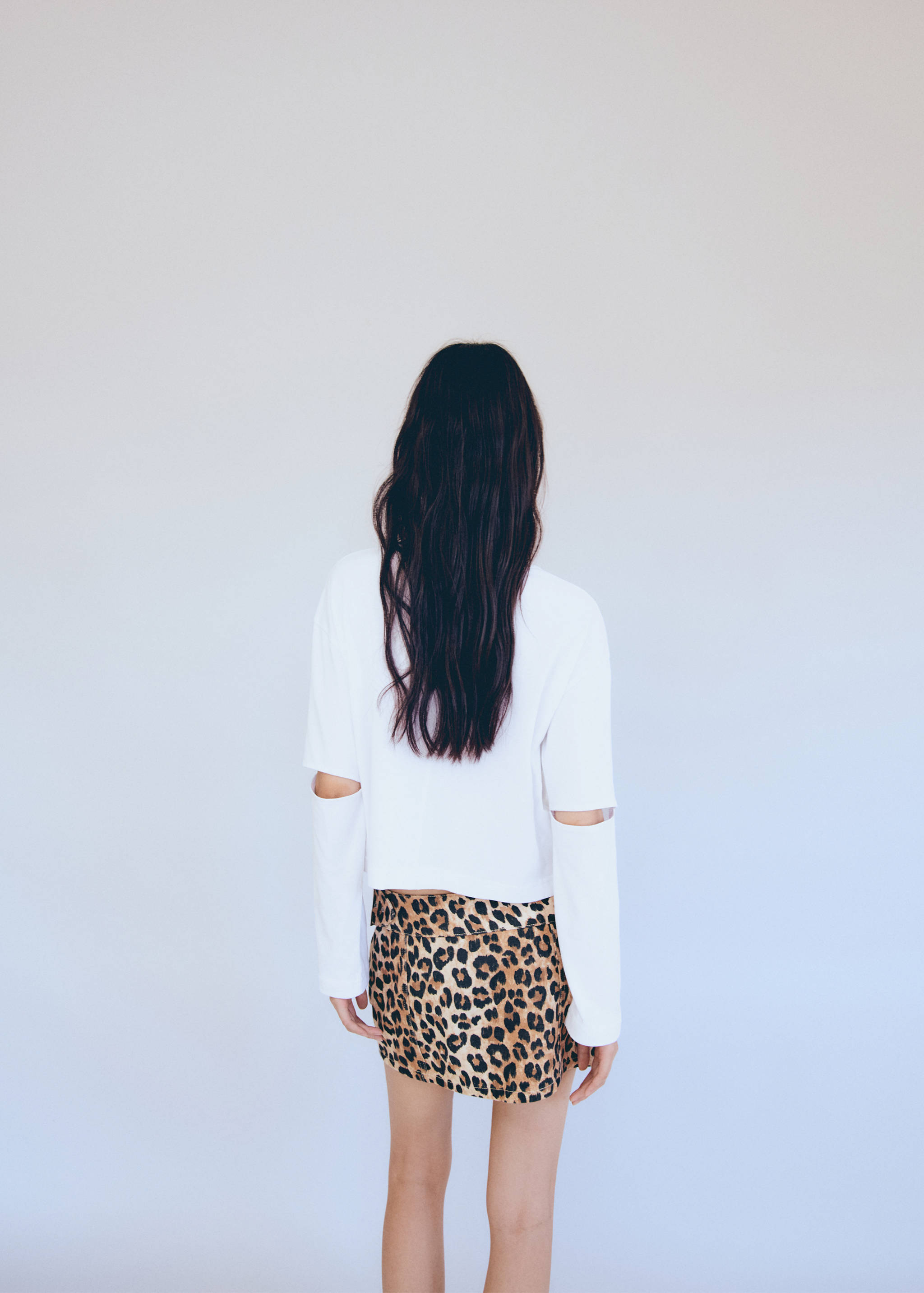 Long-sleeve t-shirt with cut-out - Reverse of the article
