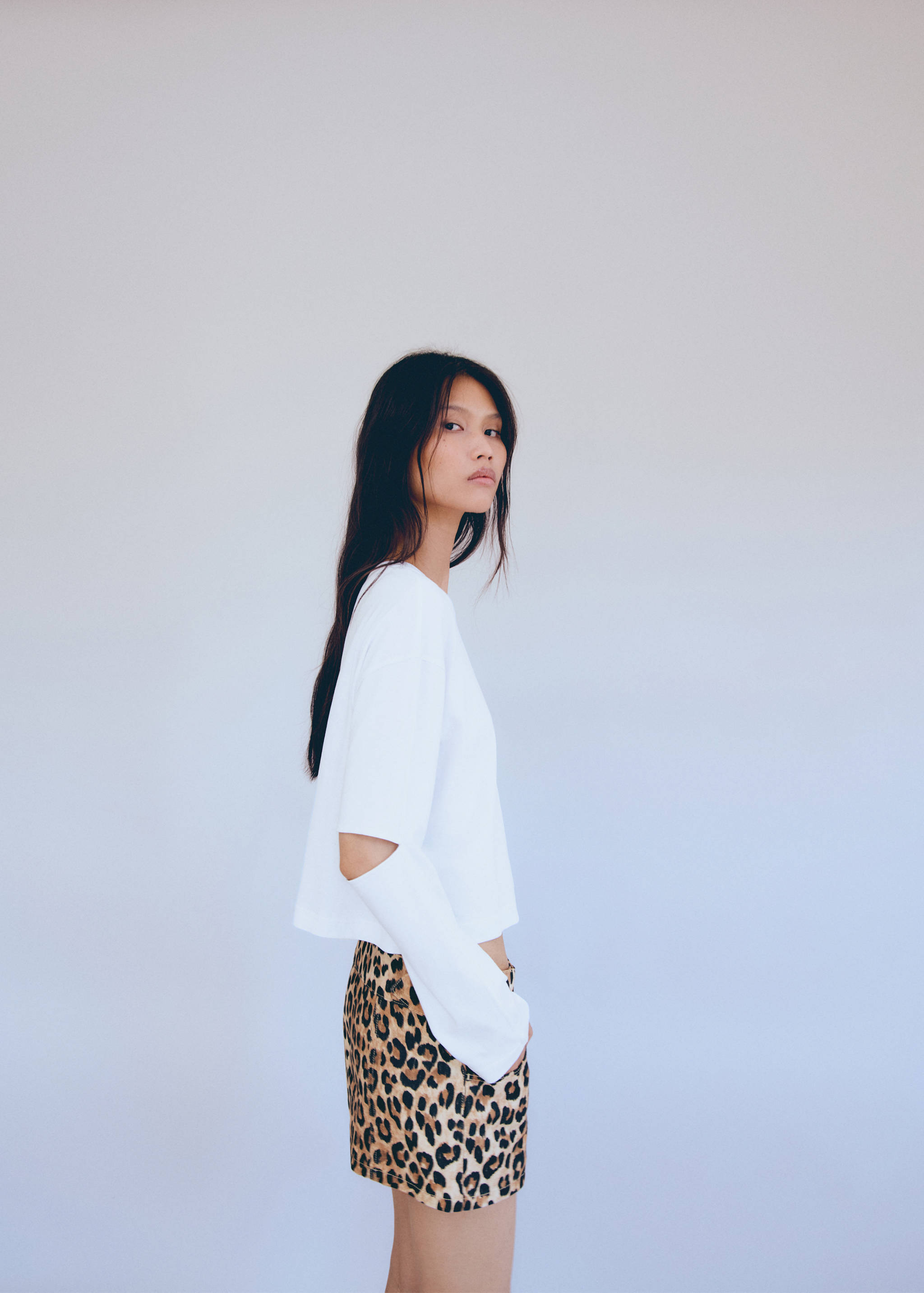 Long-sleeve t-shirt with cut-out - Details of the article 1