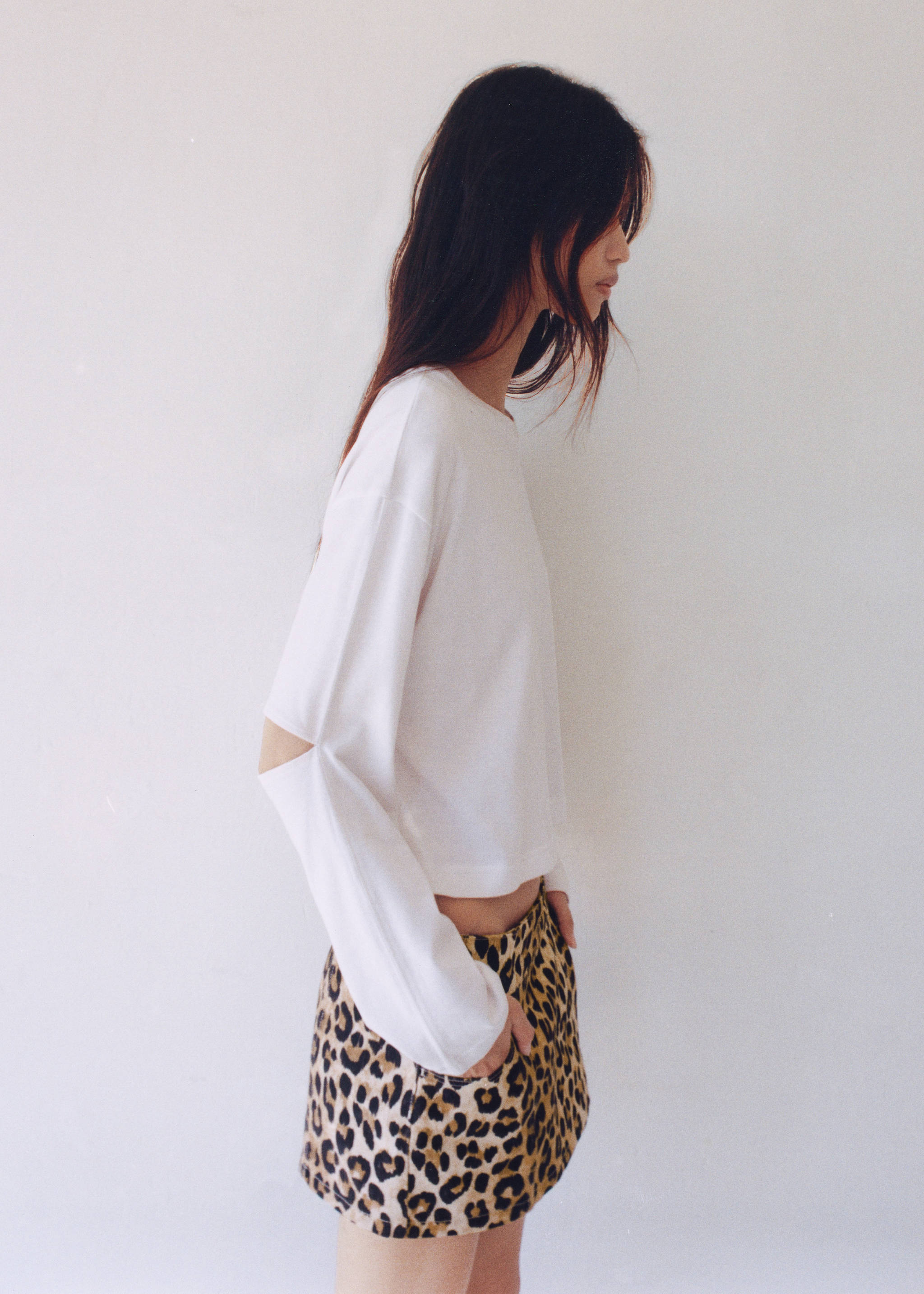 Long-sleeve t-shirt with cut-out - Details of the article 6