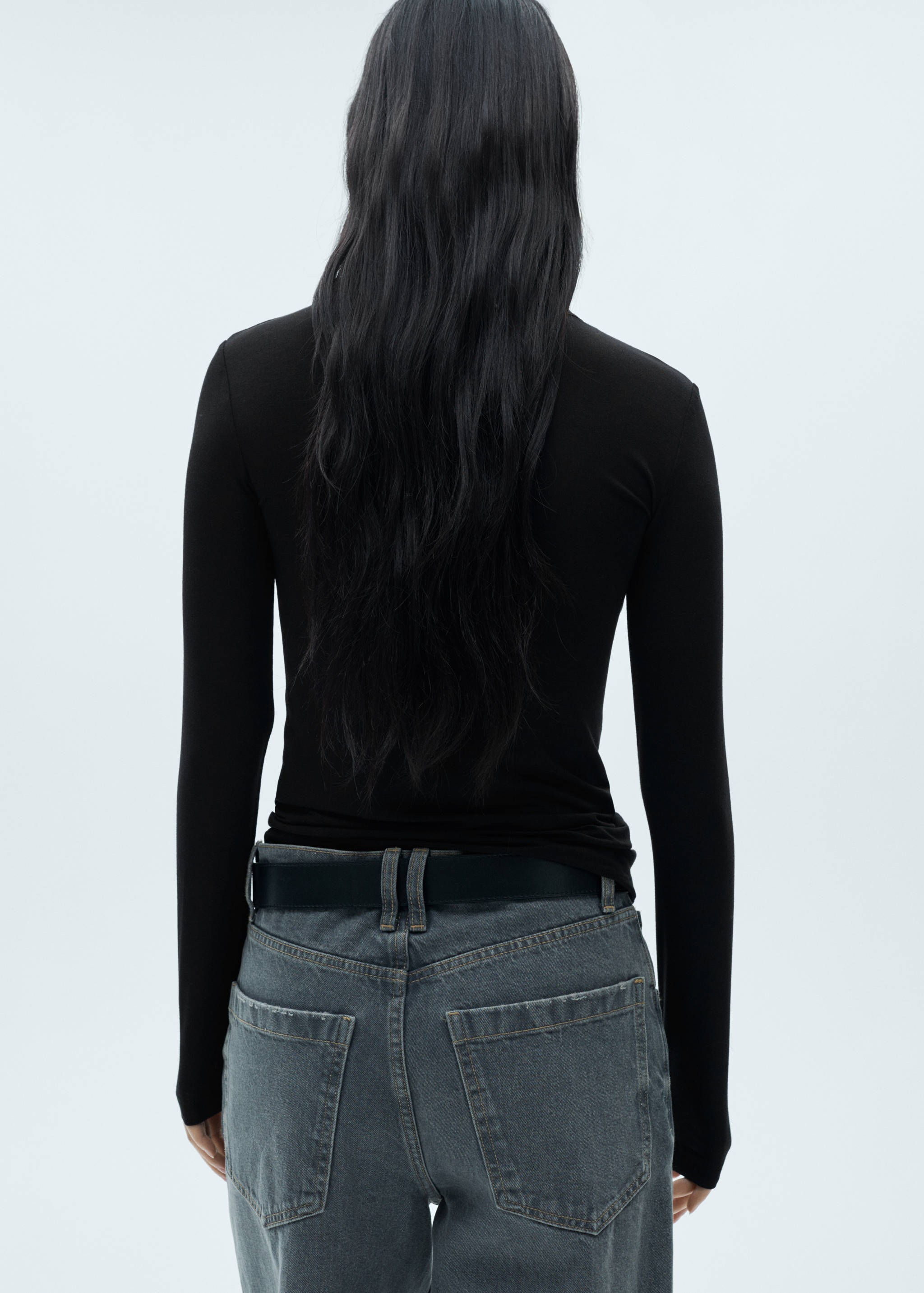 Round-neck long-sleeved t-shirt - Reverse of the article