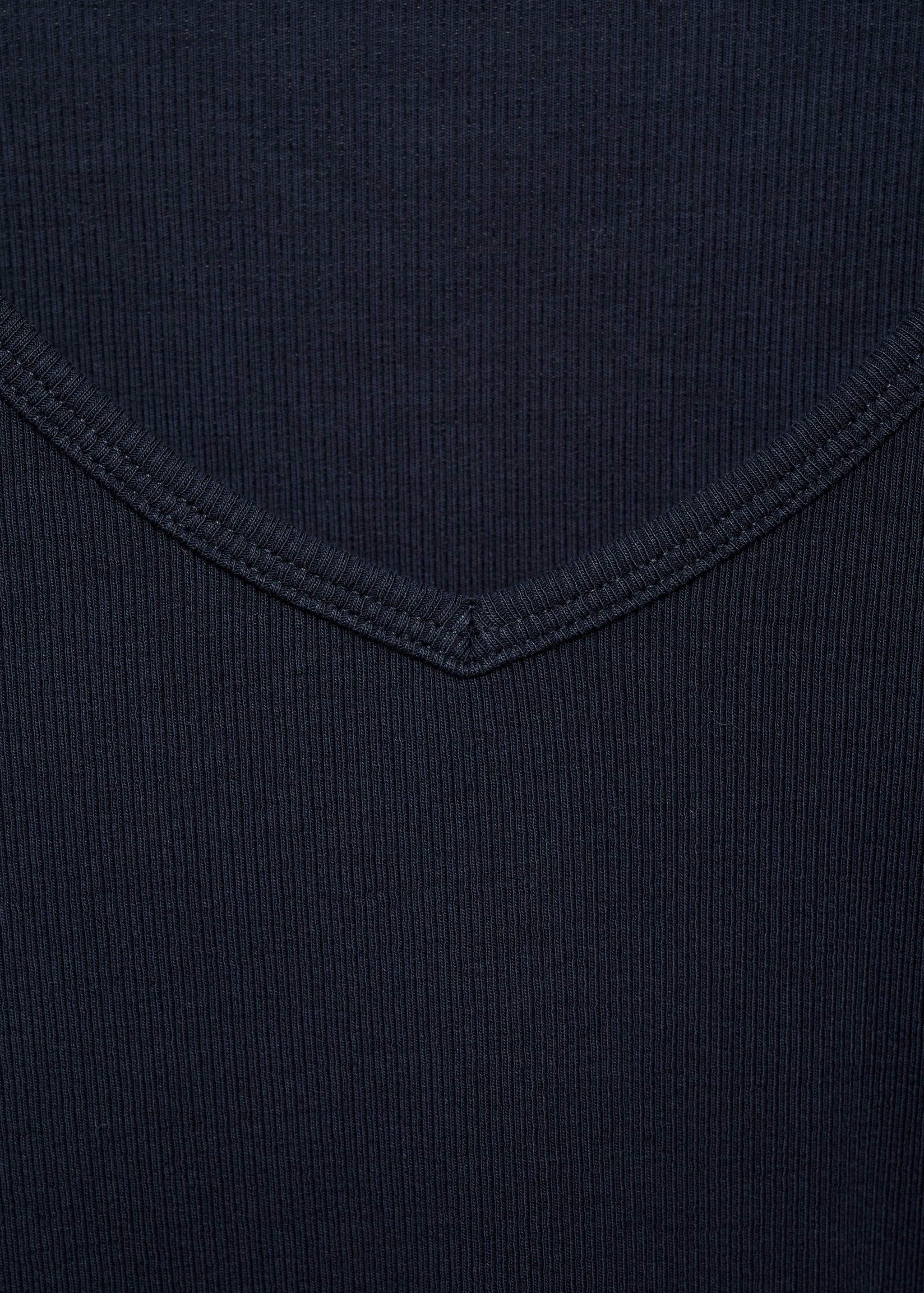 Long-sleeved V-neck T-shirt - Details of the article 8
