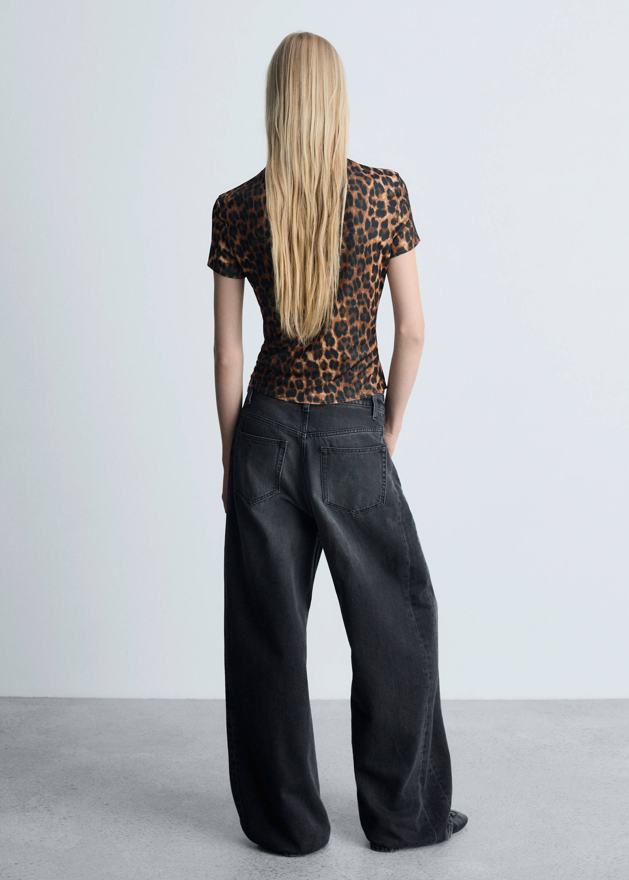 Leopard-print t-shirt with ruffled detail - Reverse of the article