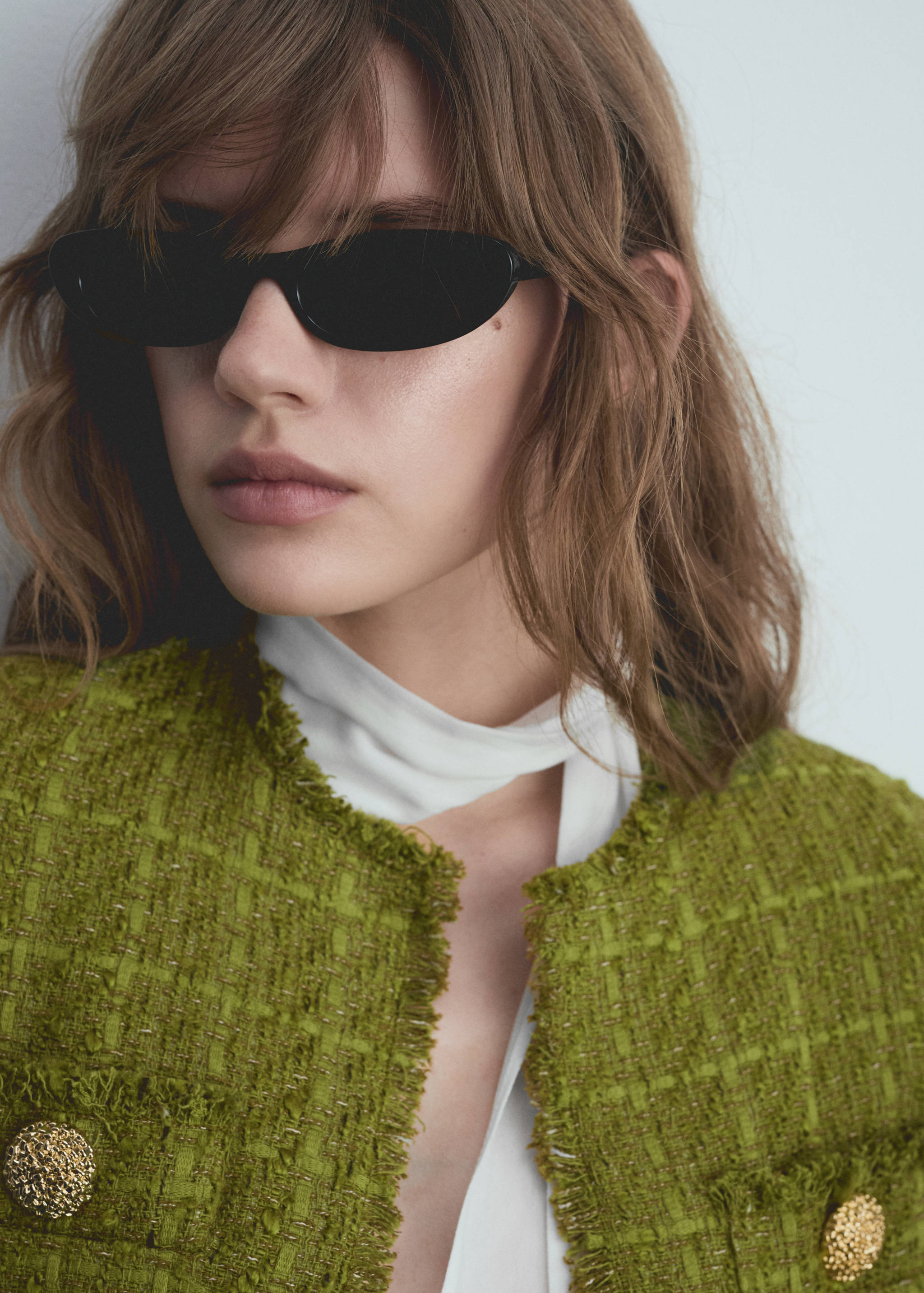 Tweed jacket with jewel buttons - Details of the article 1