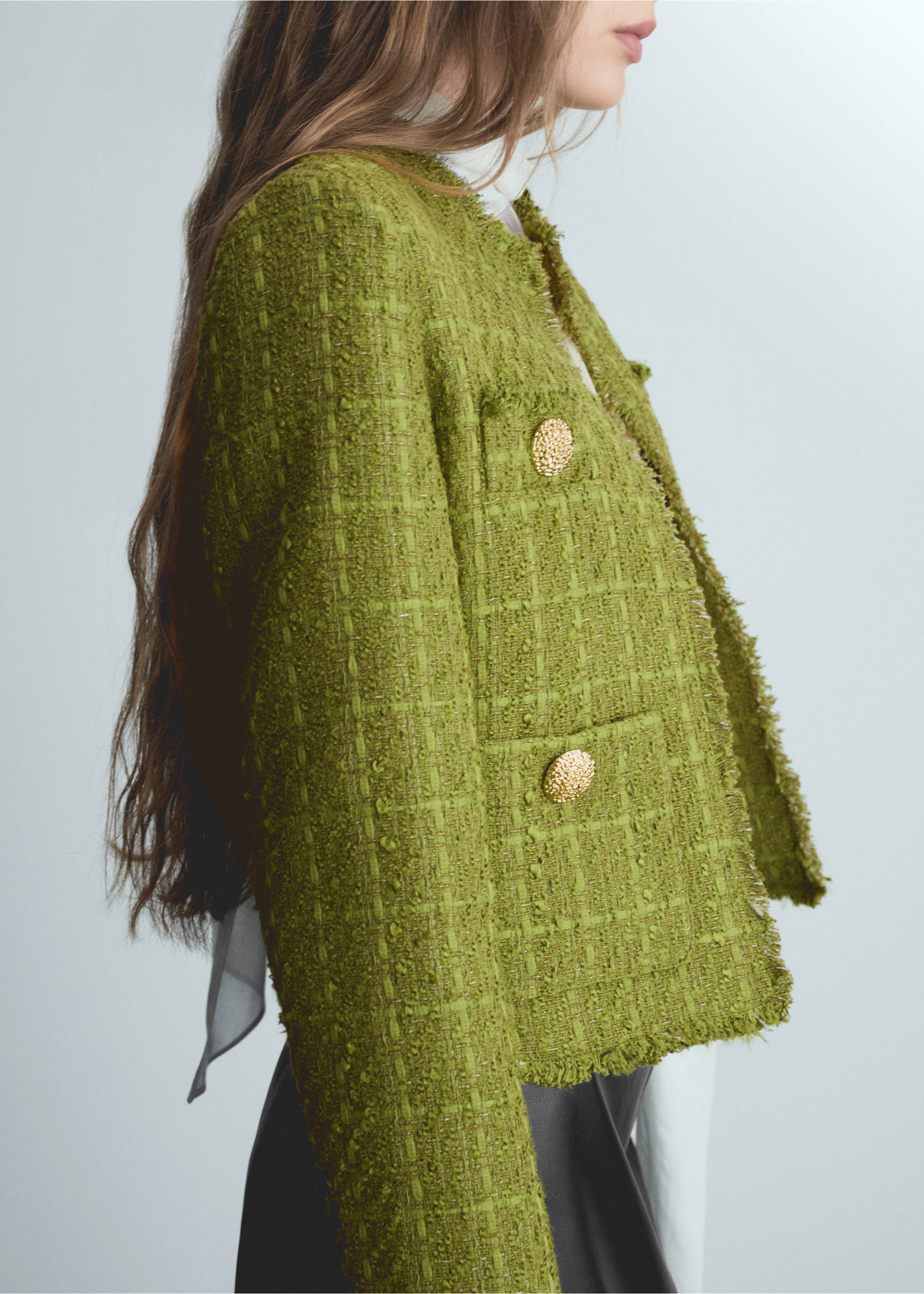 Chaqueta tweed botones joya - Detalle del artículo 3, Oliva. Ref: 77006764-00.