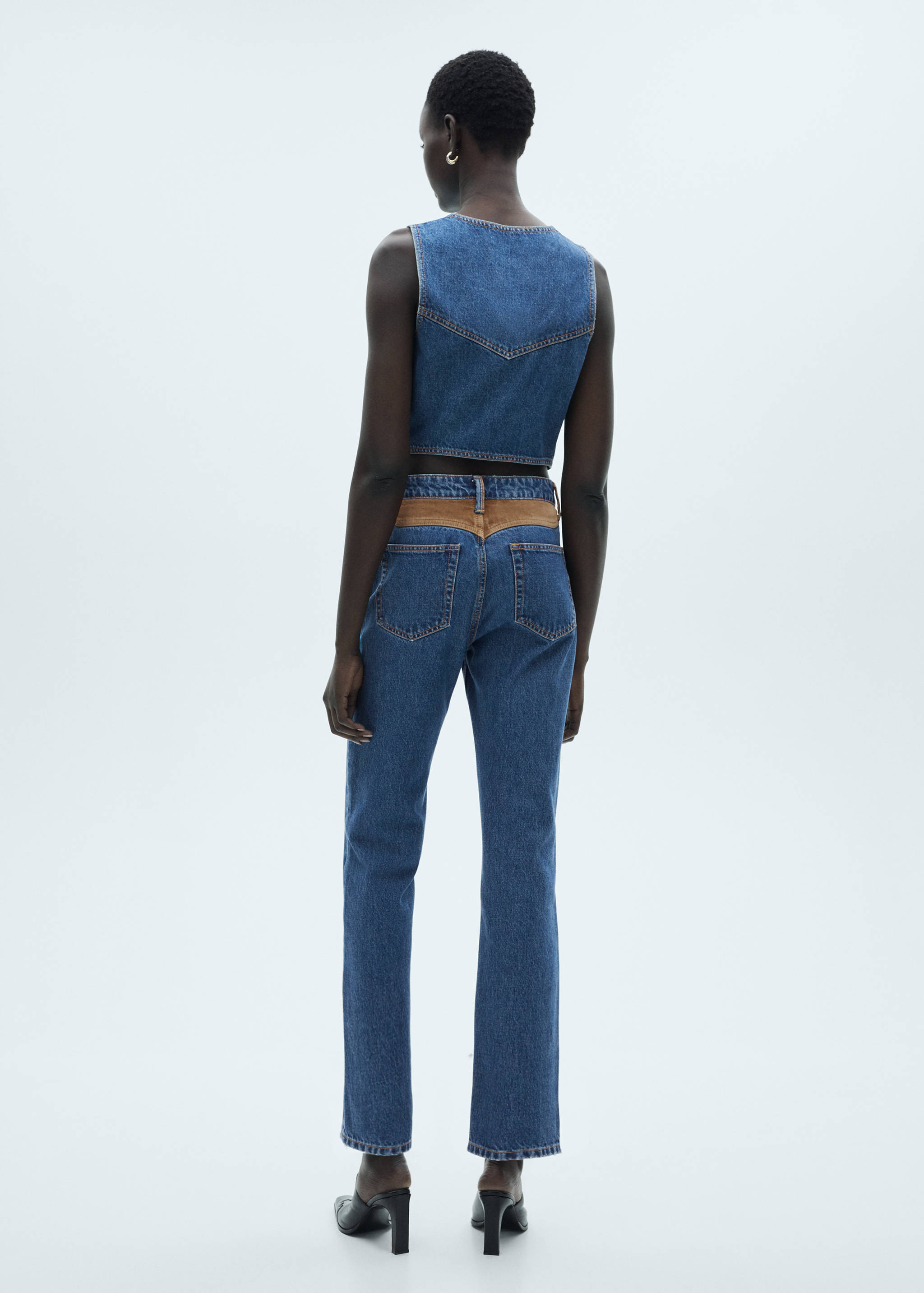 Jeans rectos detalles contraste - Reverso del artículo