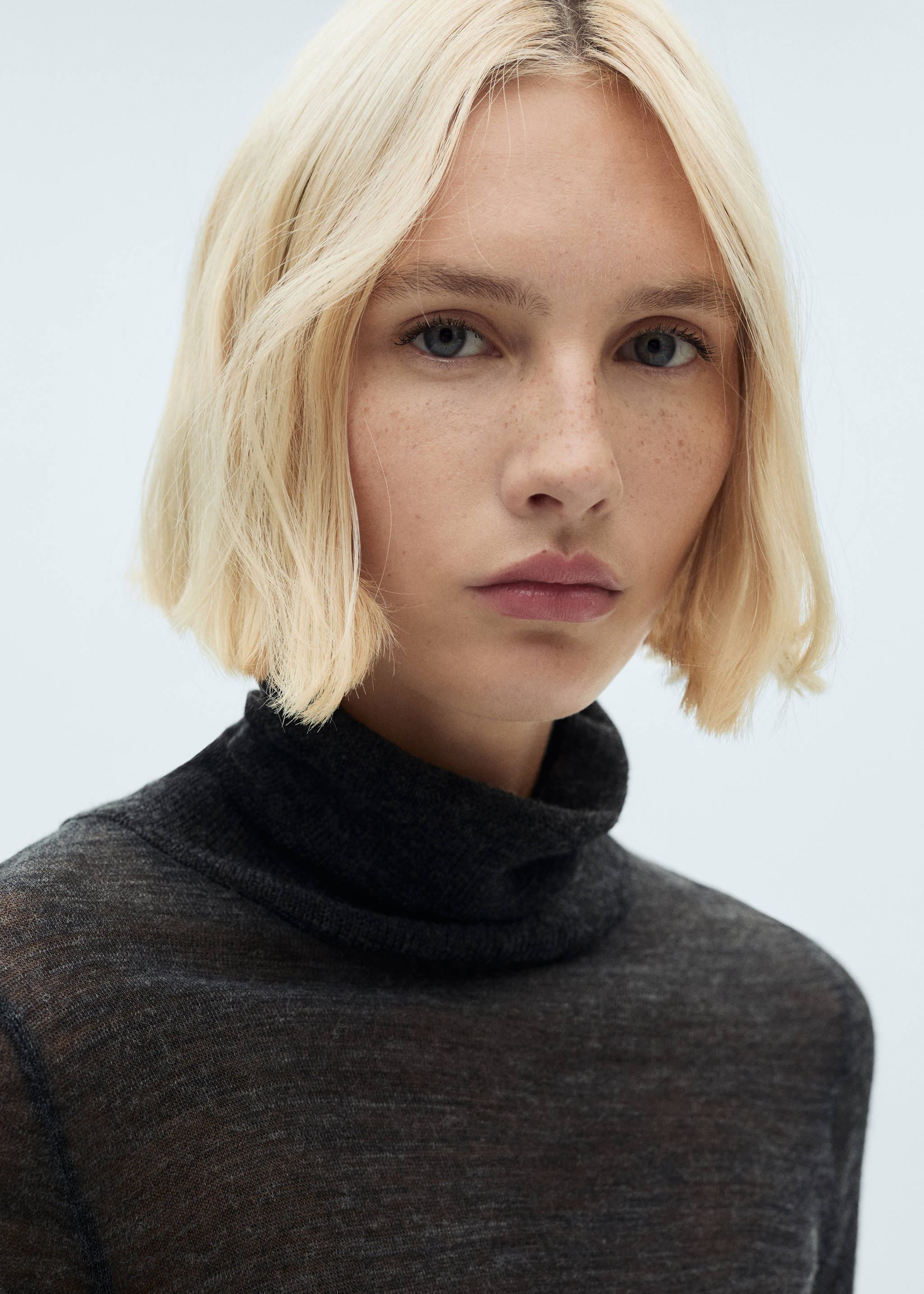 Semi-transparent turtleneck sweater - Details of the article 1