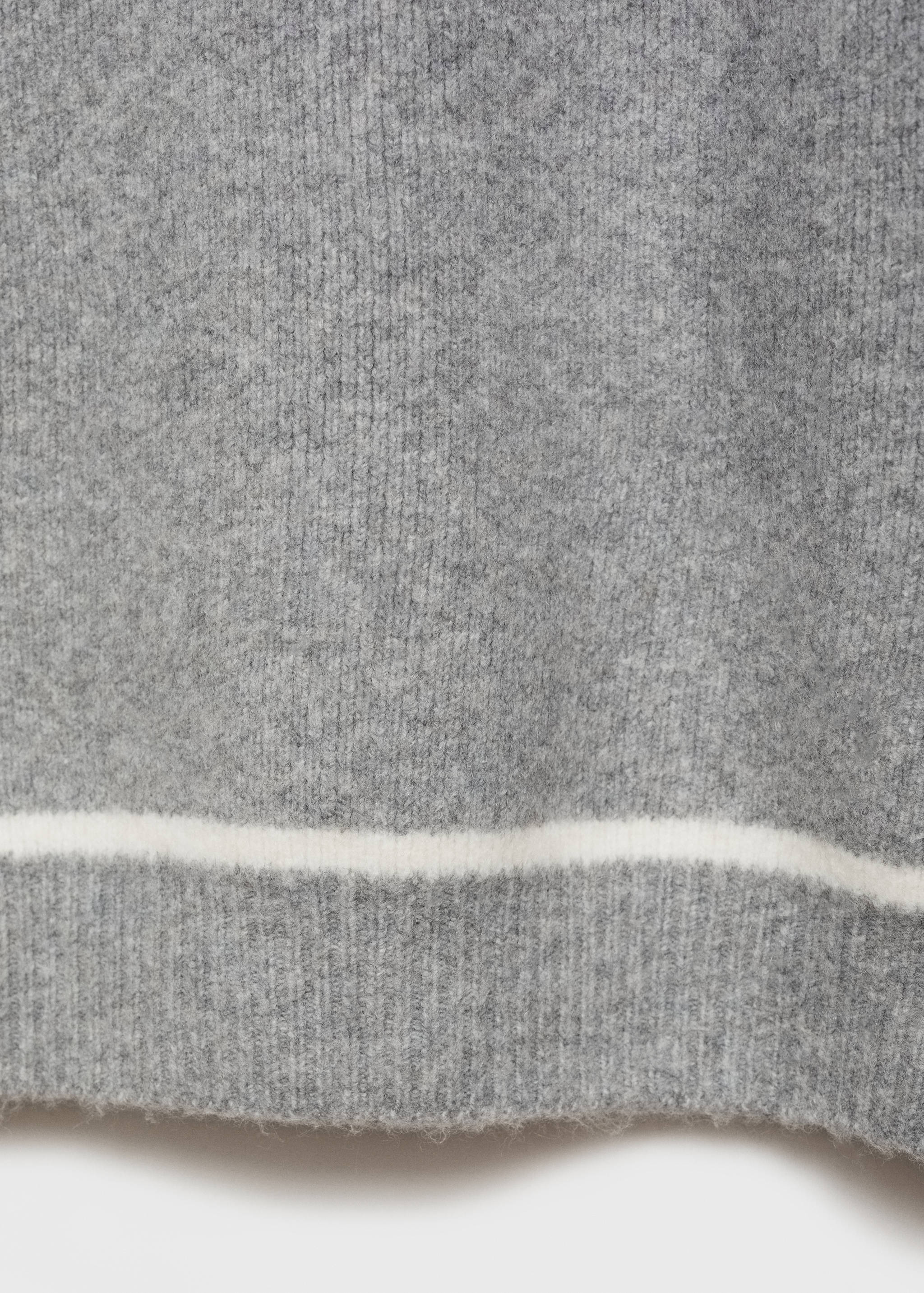 Свитер с высоким воротником и контрастными деталями - Деталь изделия 0