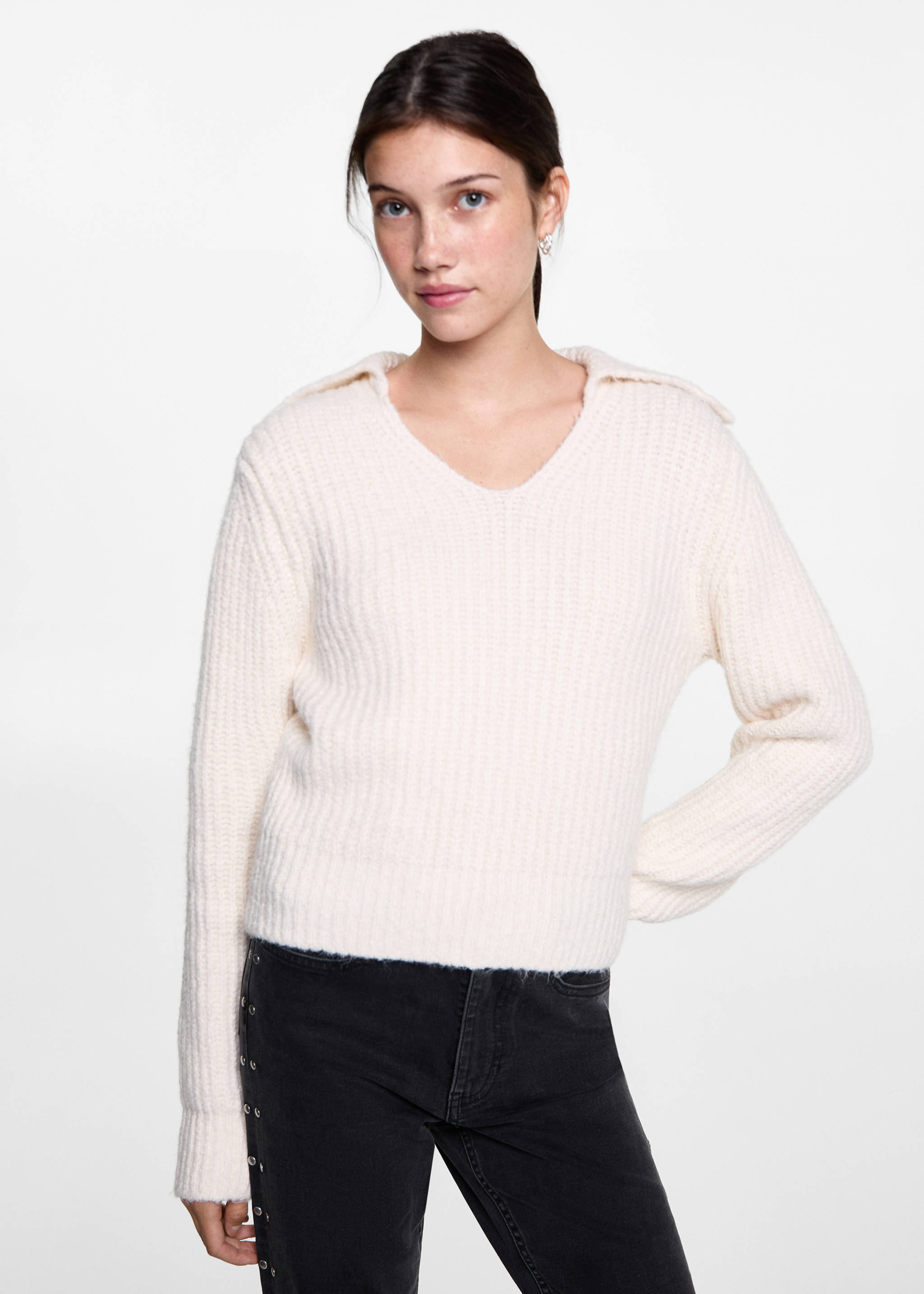 V-neck knit sweater - Medium plane